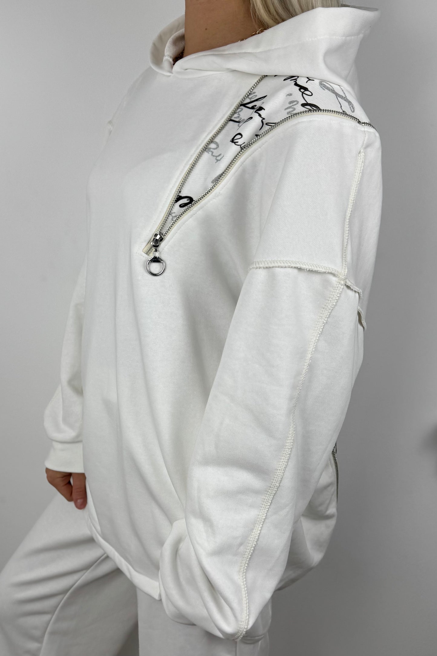 Asymmetrischer Hoodie mit Zipper –weiß