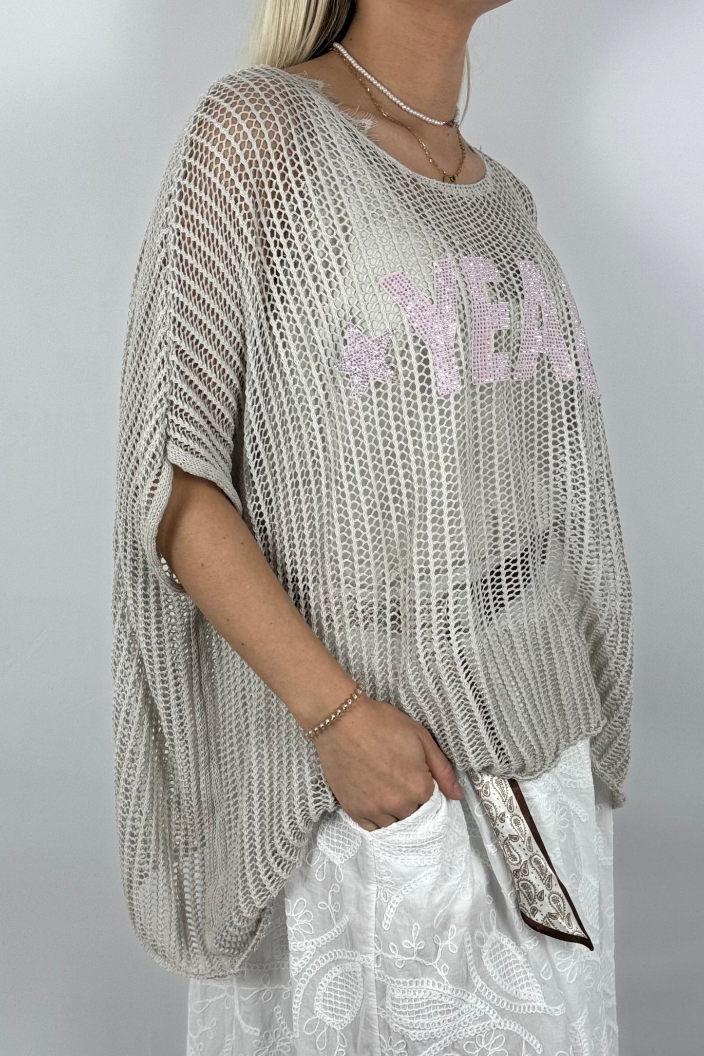 Oversize Strickshirt „YEARN“ – Netzlook Statement Shirt-Beige