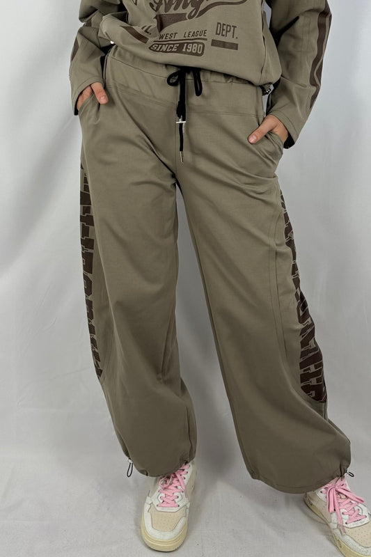 Damen Hose – Sportlicher Freizeit-Look mit Schriftzug-Mud