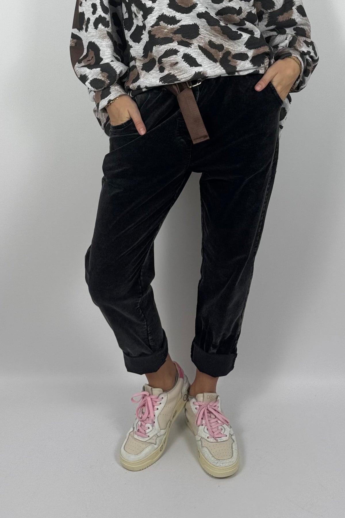 Damen Cordhose mit Gürtel – Schwarz