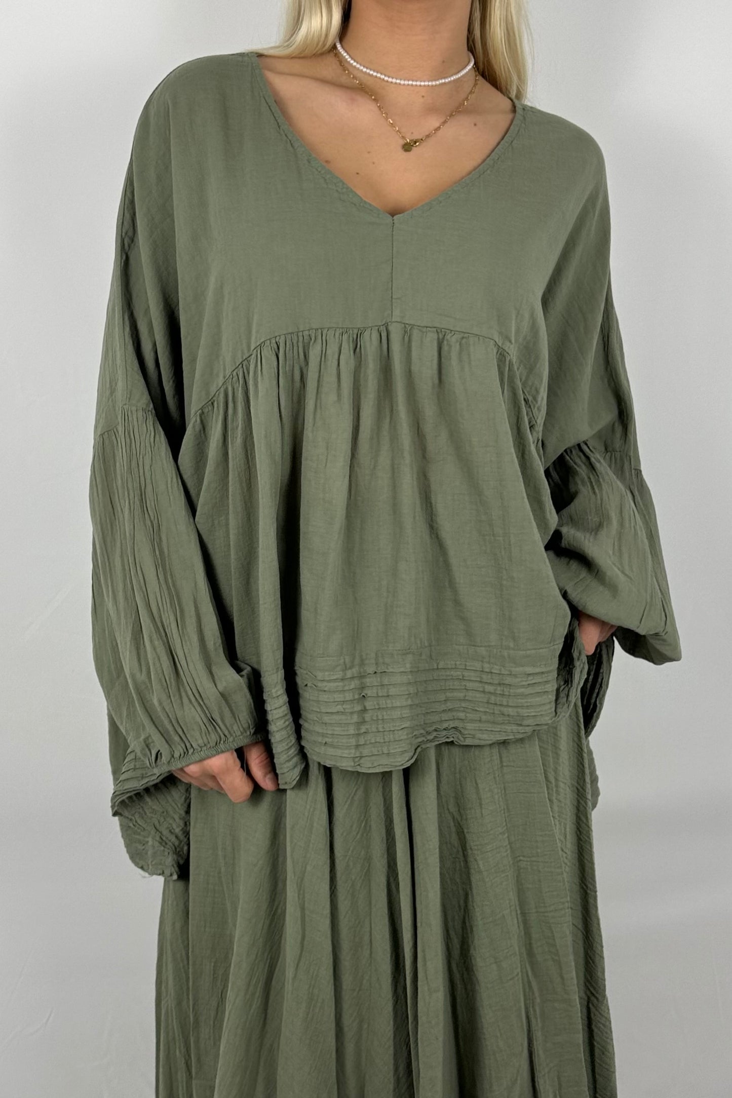 Oversize Bluse mit Volant – 100% Baumwolle-Khaki