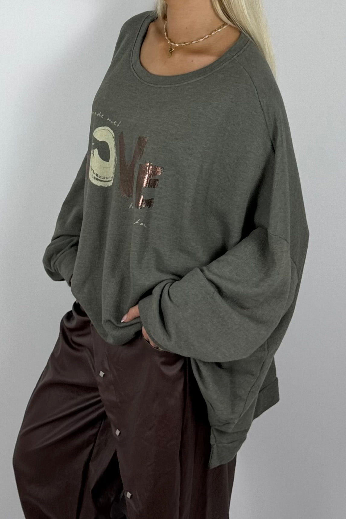 Damen Oversize Sweatshirt „LOVE“ – Khaki