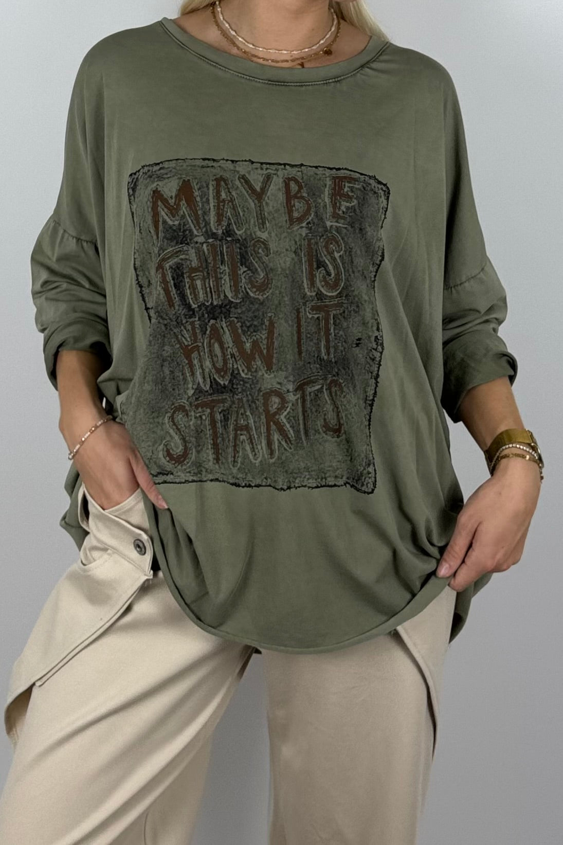 Damen Oversize Shirt „Maybe This Is How It Starts“ – Khaki