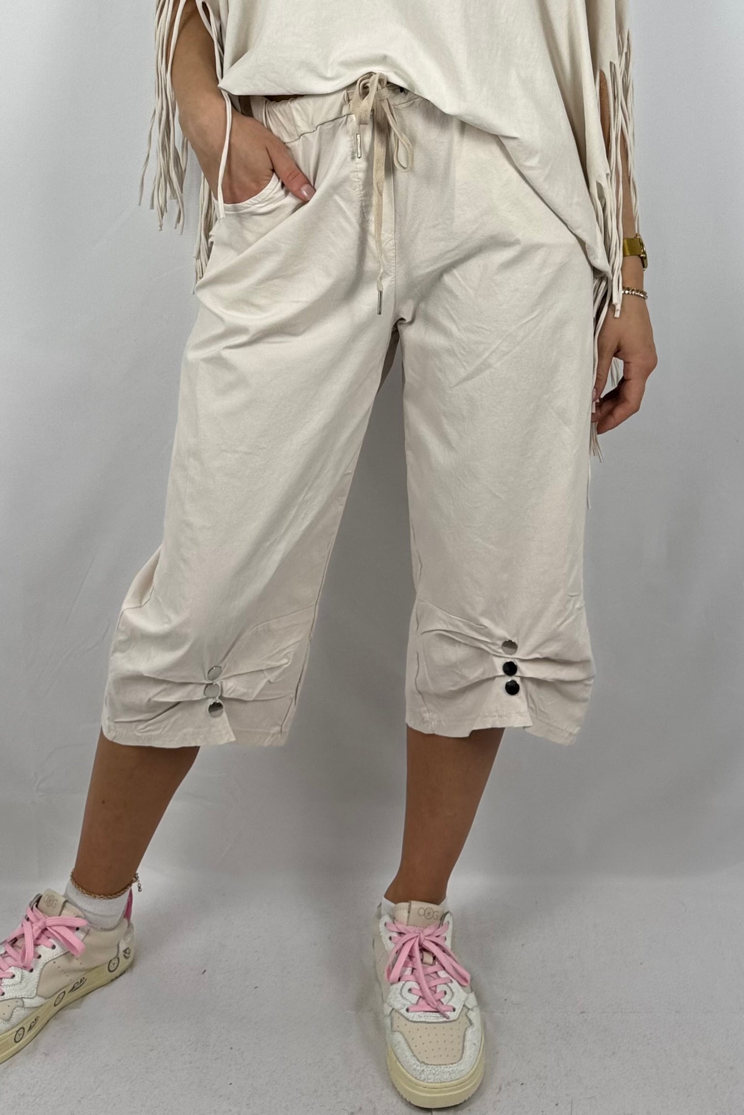 7/8-Hose mit Knopfdetail & Paperbag-Bund-Beige