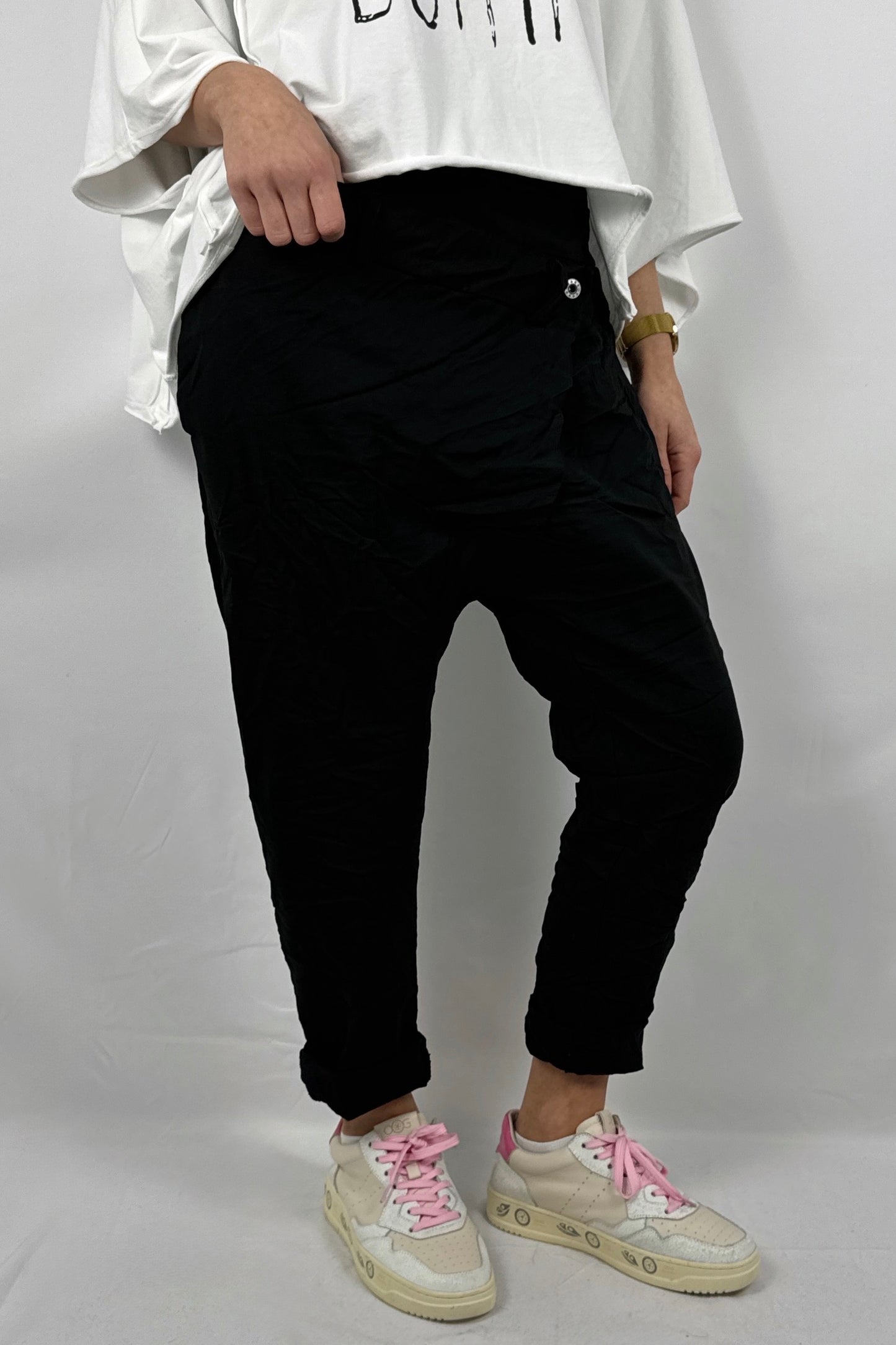 Damen Hose im Baggy Style mit Knopf Detail-Schwarz