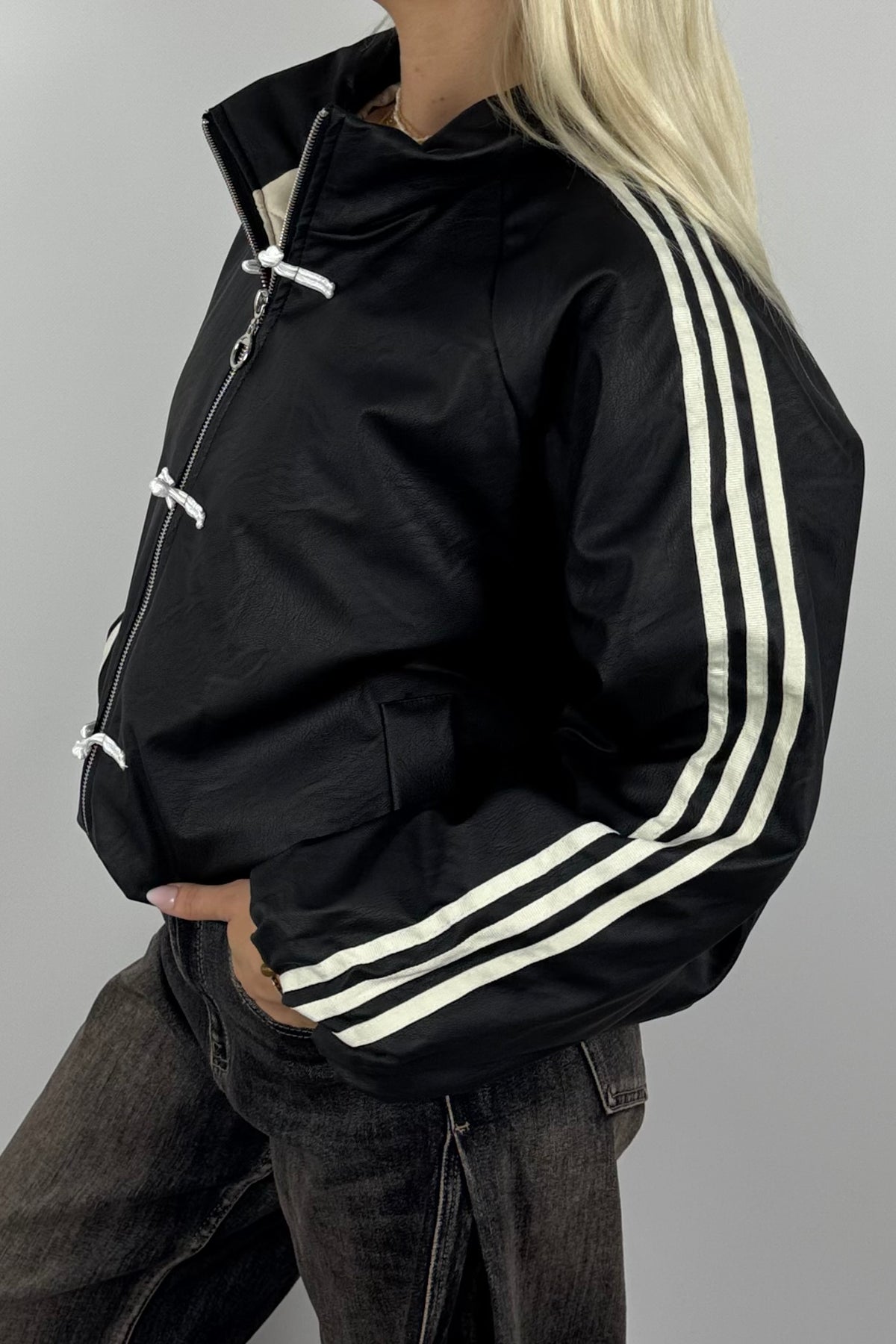 Damen Kunstlederjacke mit Streifen & Zierdetails – Schwarz