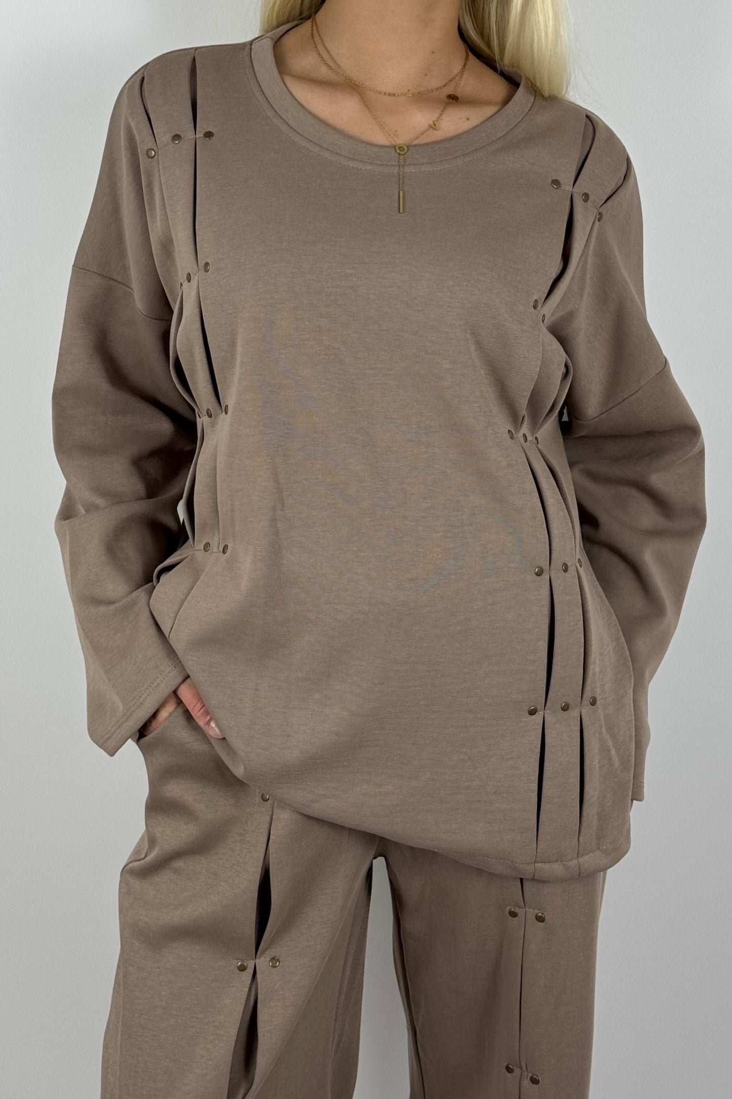 Damen Oversize Sweatshirt mit Nieten & Faltendetails – Mud