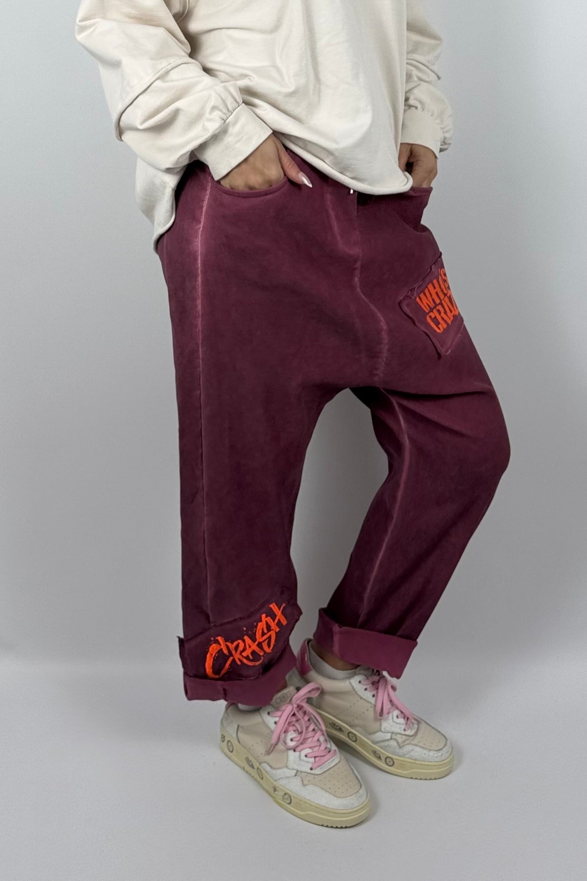 Damen Baggy-Hose mit Statement-Print-Bordeaux