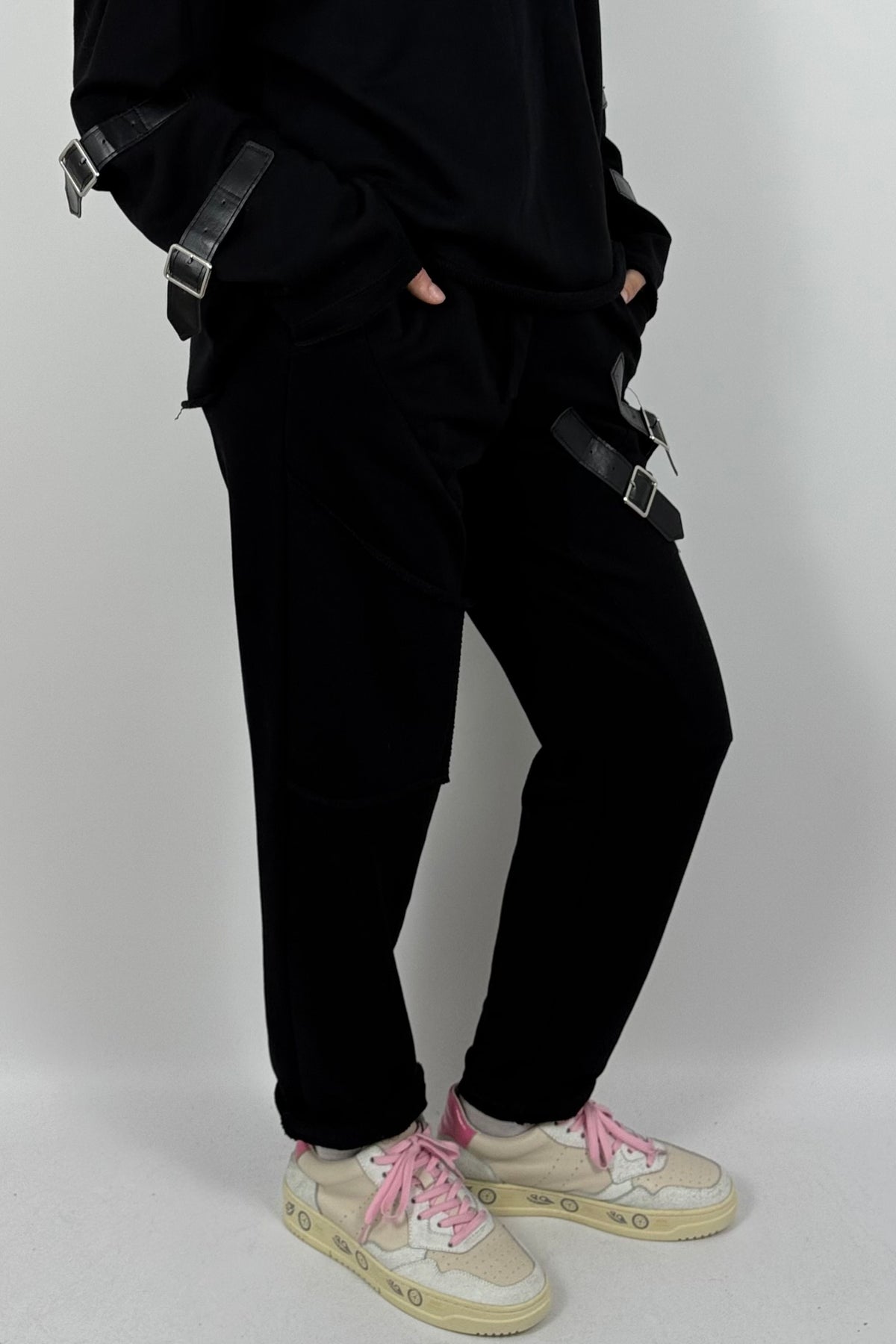 Lässige Oversize Jogginghose mit Schnallen-Details – Schwarz