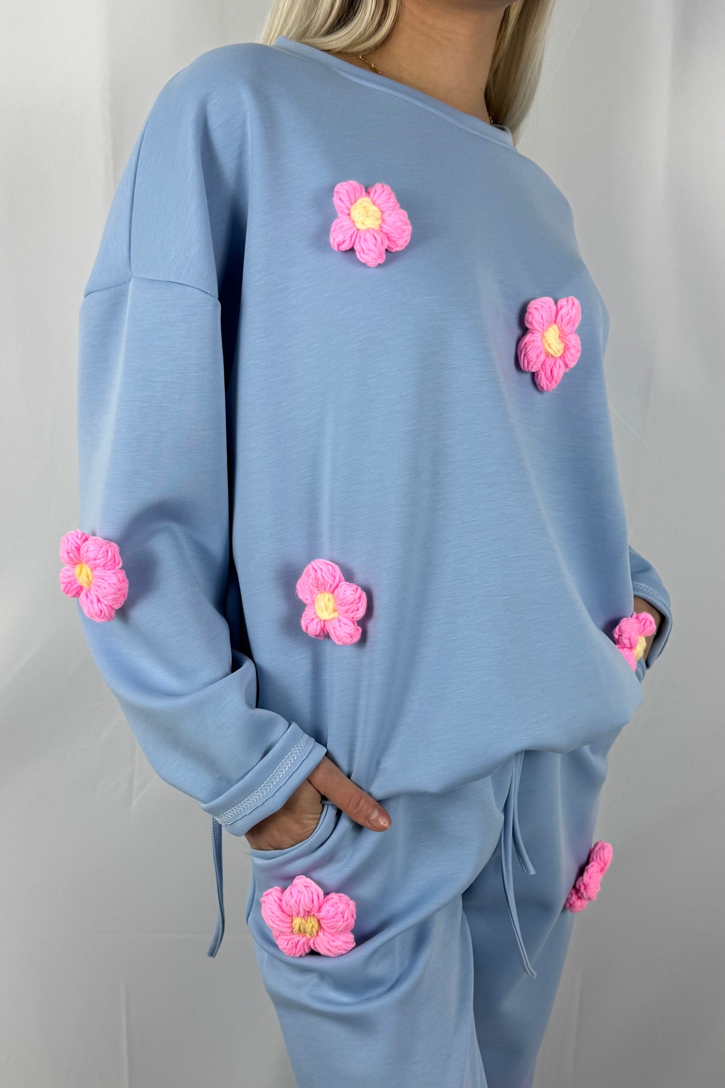 Shirt mit Häkelblumen & Tunnelzug-Hell Blau