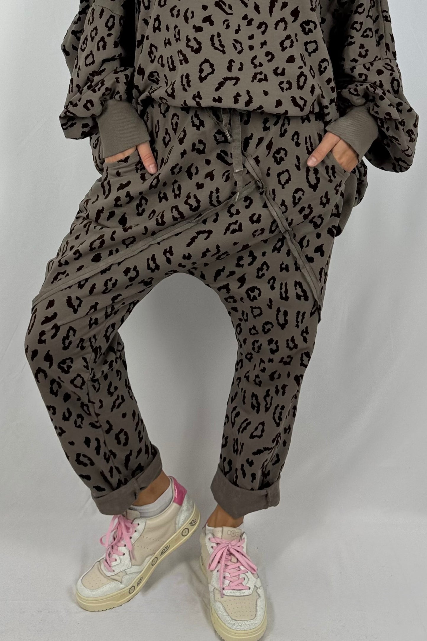 Damen Leo Jogpants – Oversize-Mud