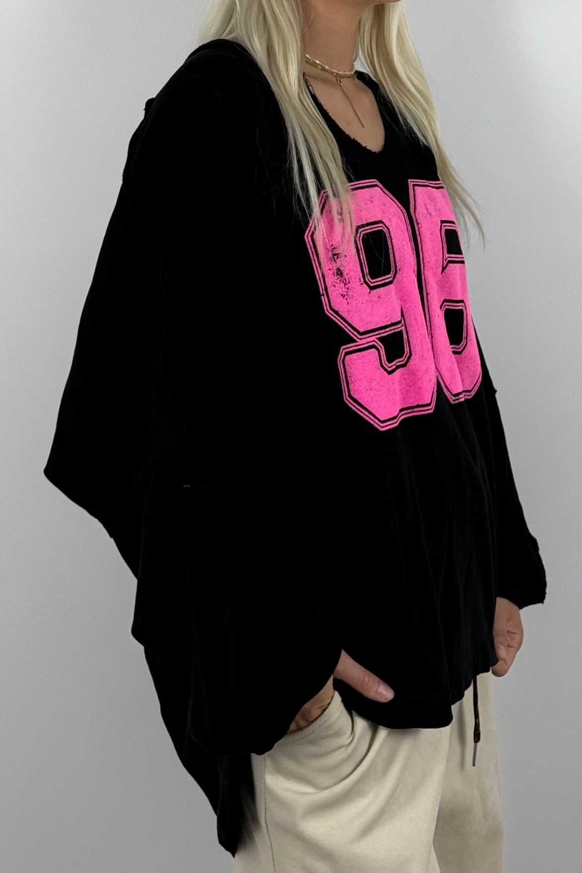 Oversize Shirt mit „96“-Statement –Schwarz