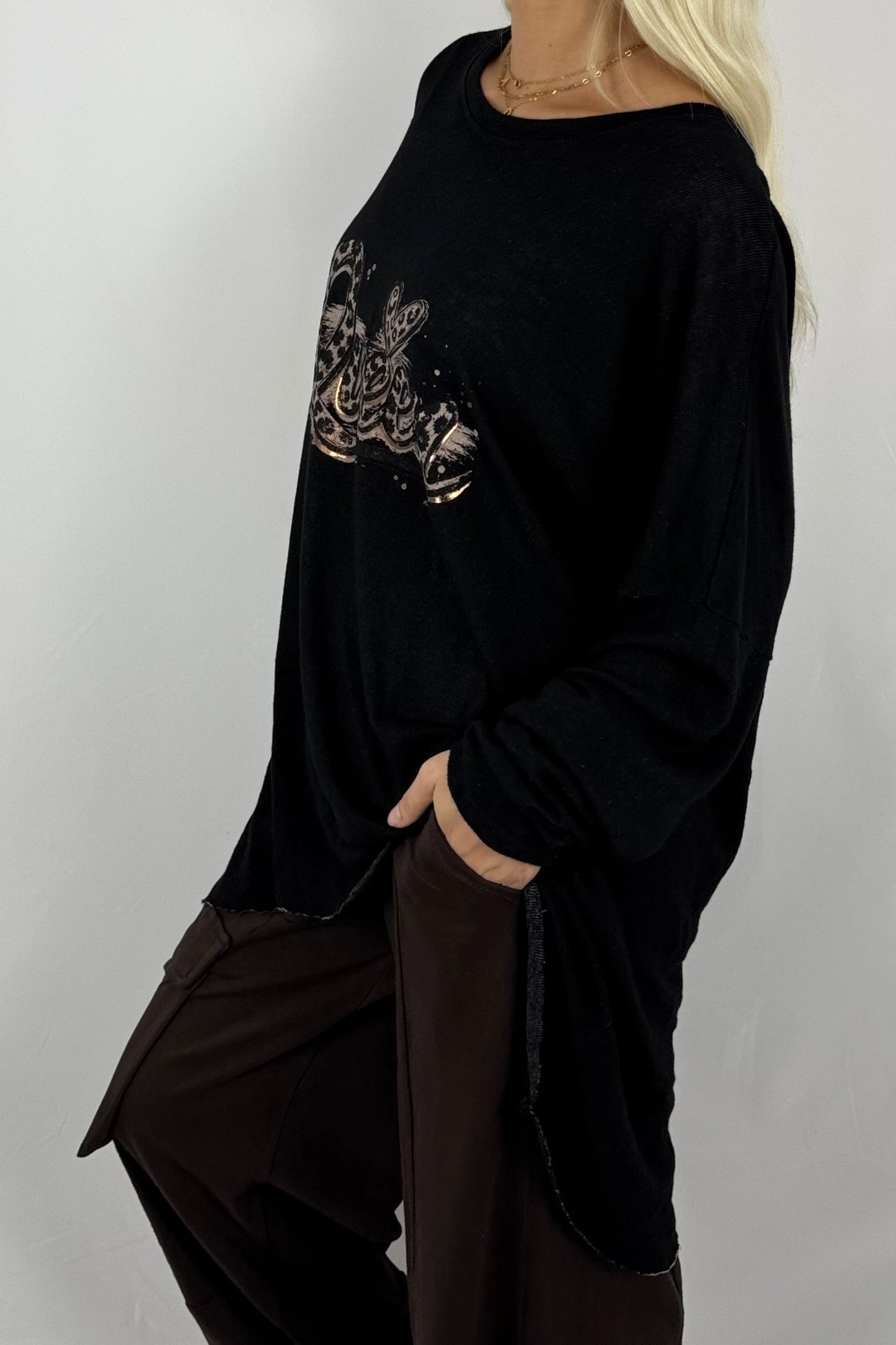 Damen Longshirt „Queen“ – Oversize mit Frontprint-Schwarz