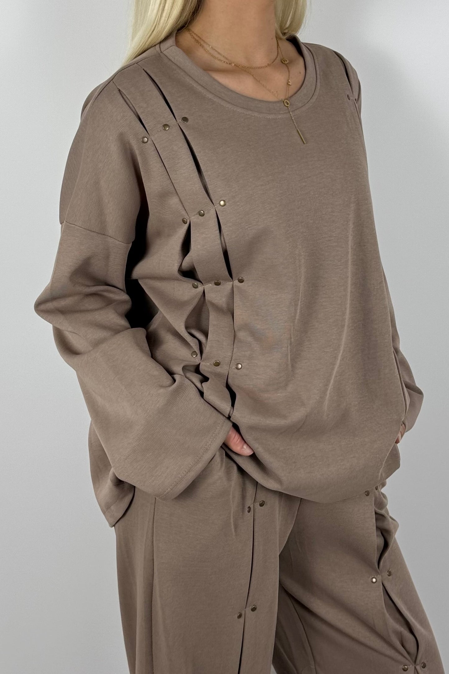 Damen Oversize Sweatshirt mit Nieten & Faltendetails – Mud