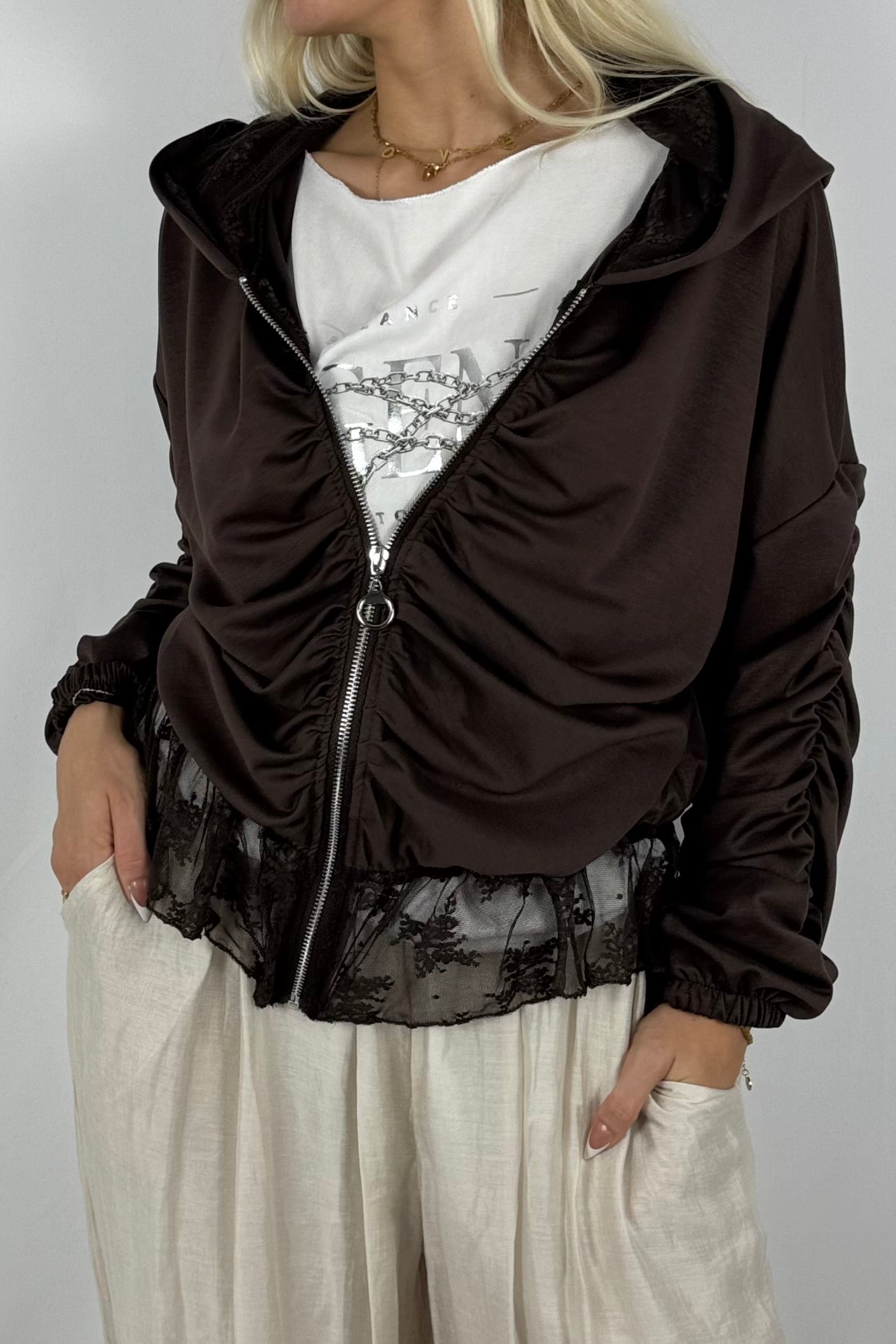 Jacke mit Raffungen und Spitzen-Details-Schoko