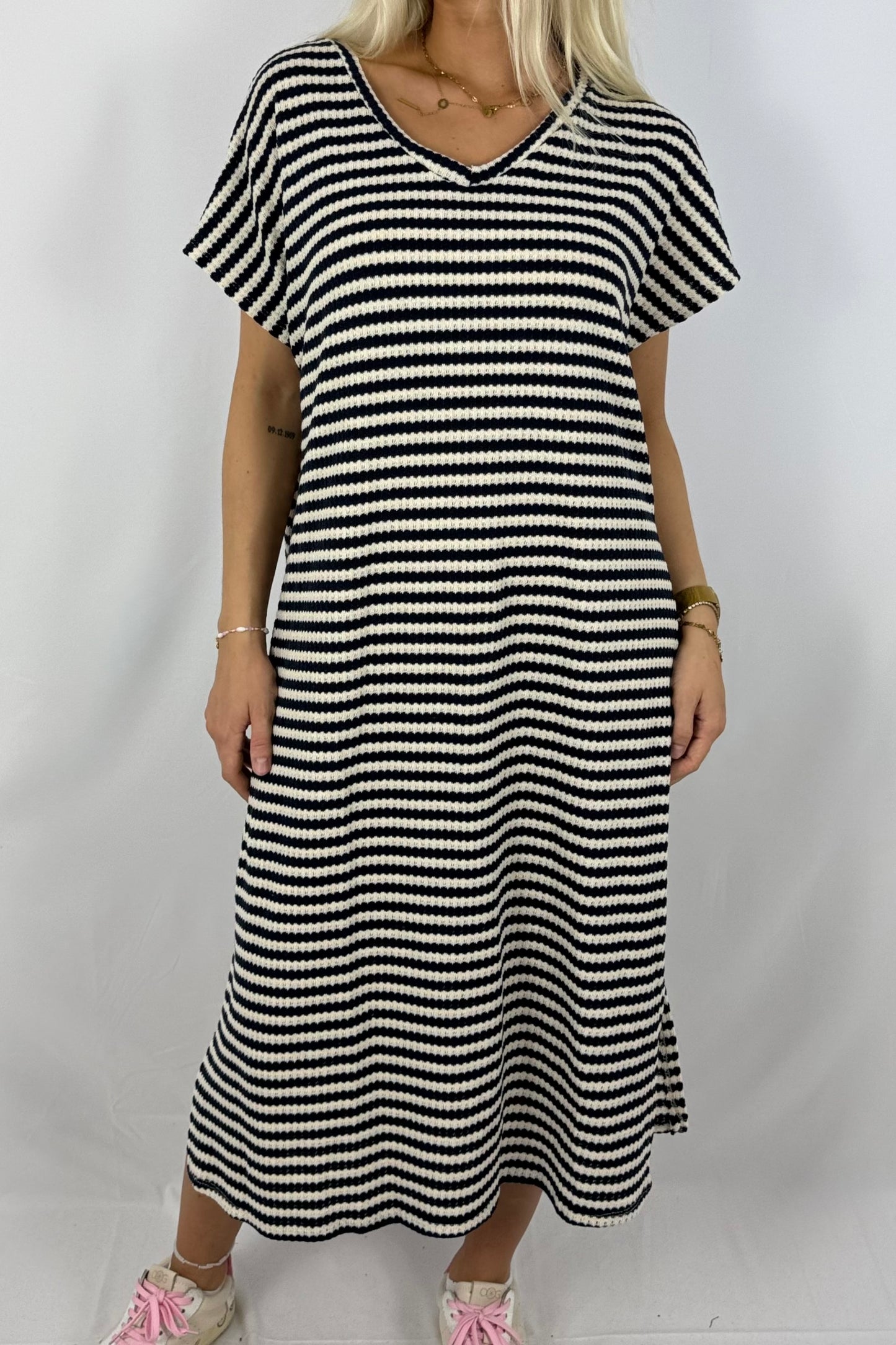 Gestreiftes Strickkleid mit V-Ausschnitt-Navy blau