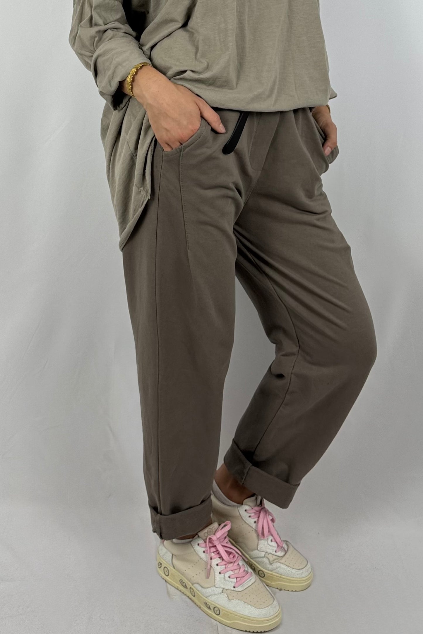 Damen Jogpants mit Leo-Tuch – Oversize-Mud
