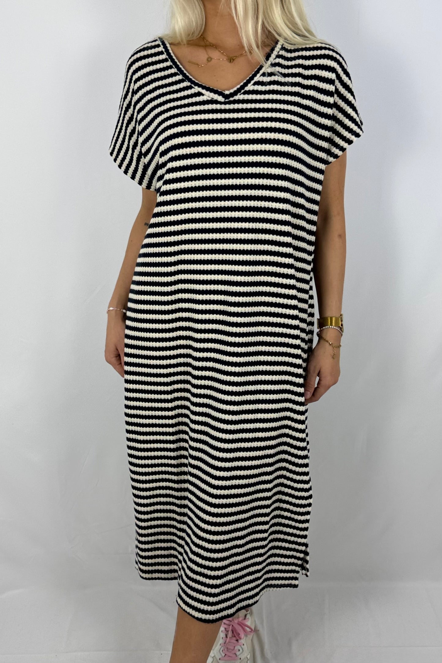 Gestreiftes Strickkleid mit V-Ausschnitt-Navy blau