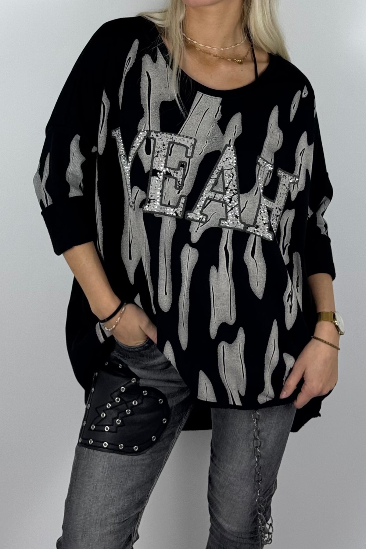 Damen-Sweatshirt mit „YEAH“-Schriftzug und Glitzersteinen-Schwarz