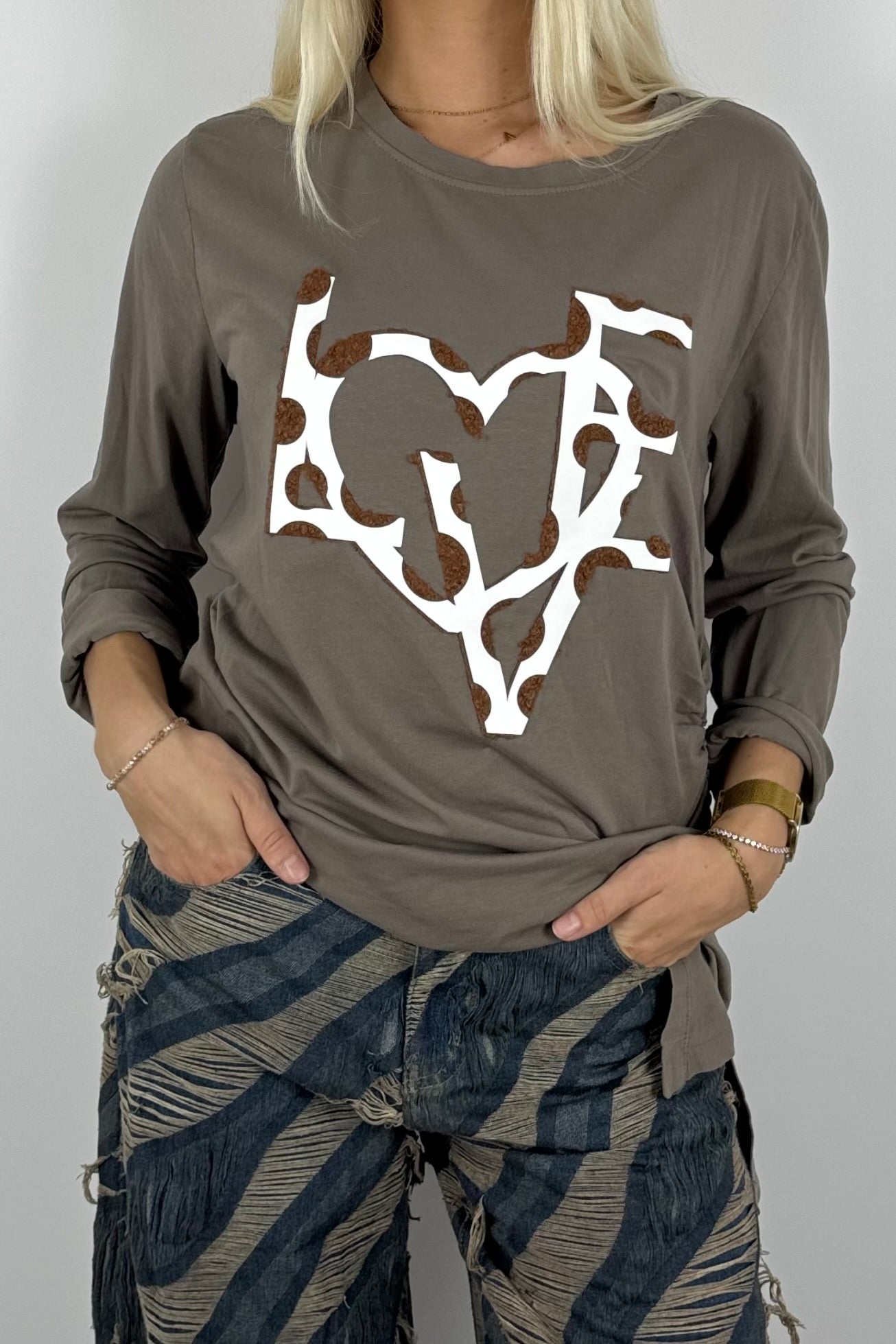 Damen Longshirt „LOVE“ mit Herz-Print – Oversize-Mud