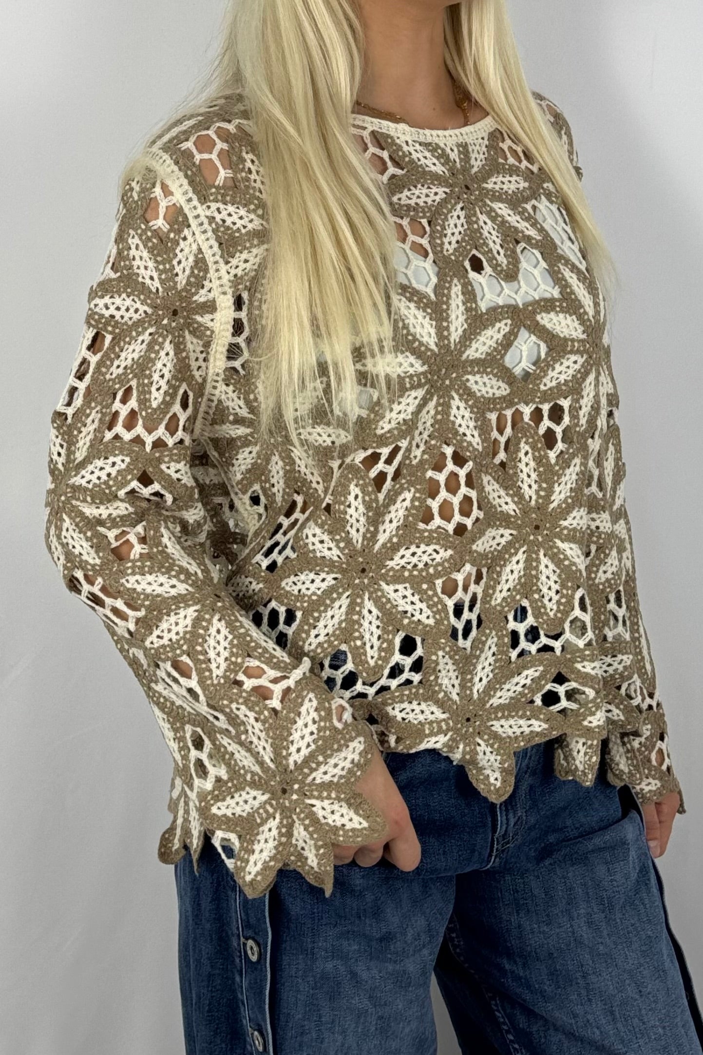Gehäkeltes Oversize-Shirt mit Blumenmuster-Mud