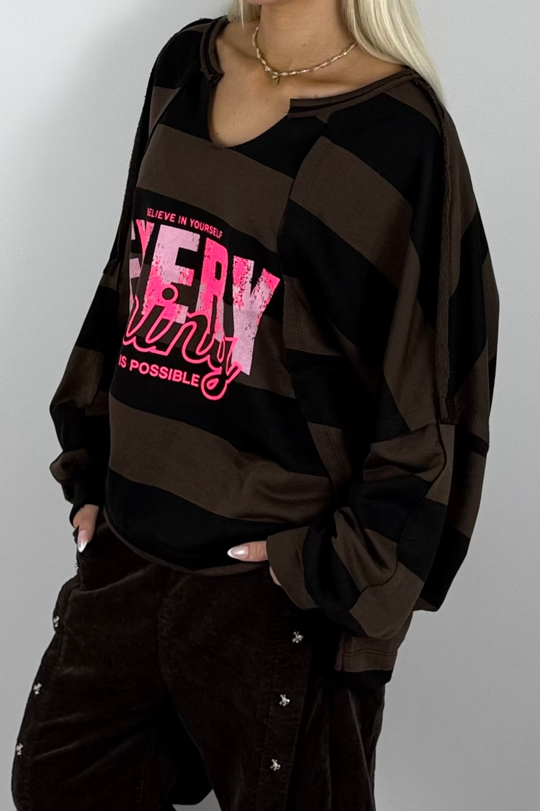 Damen Oversize Sweatshirt „EVERYTHING“ – Schoko