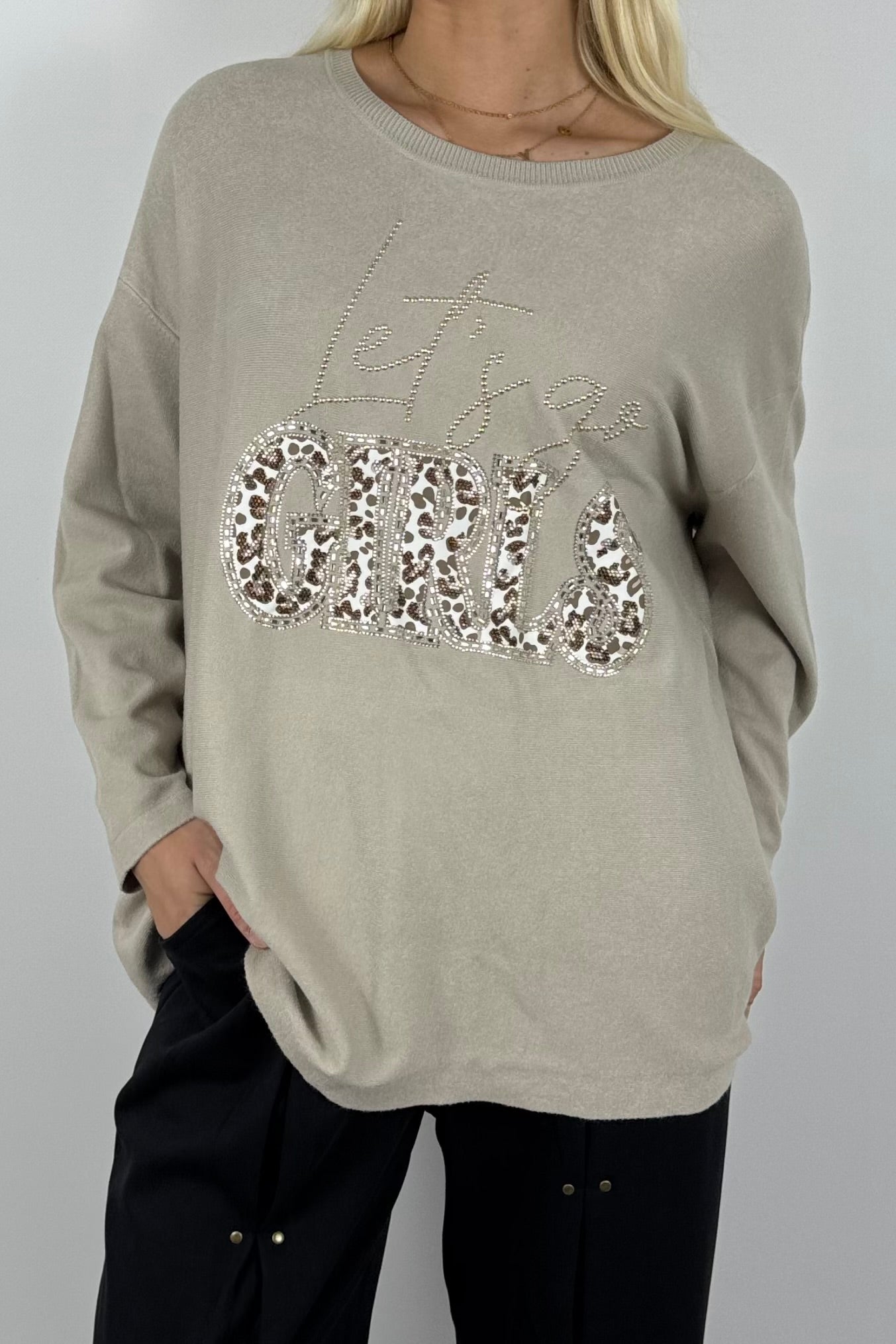 Damen Oversize Shirt „Let’s Go Girls“ mit Leo-Print & Glitzersteinen-Beige