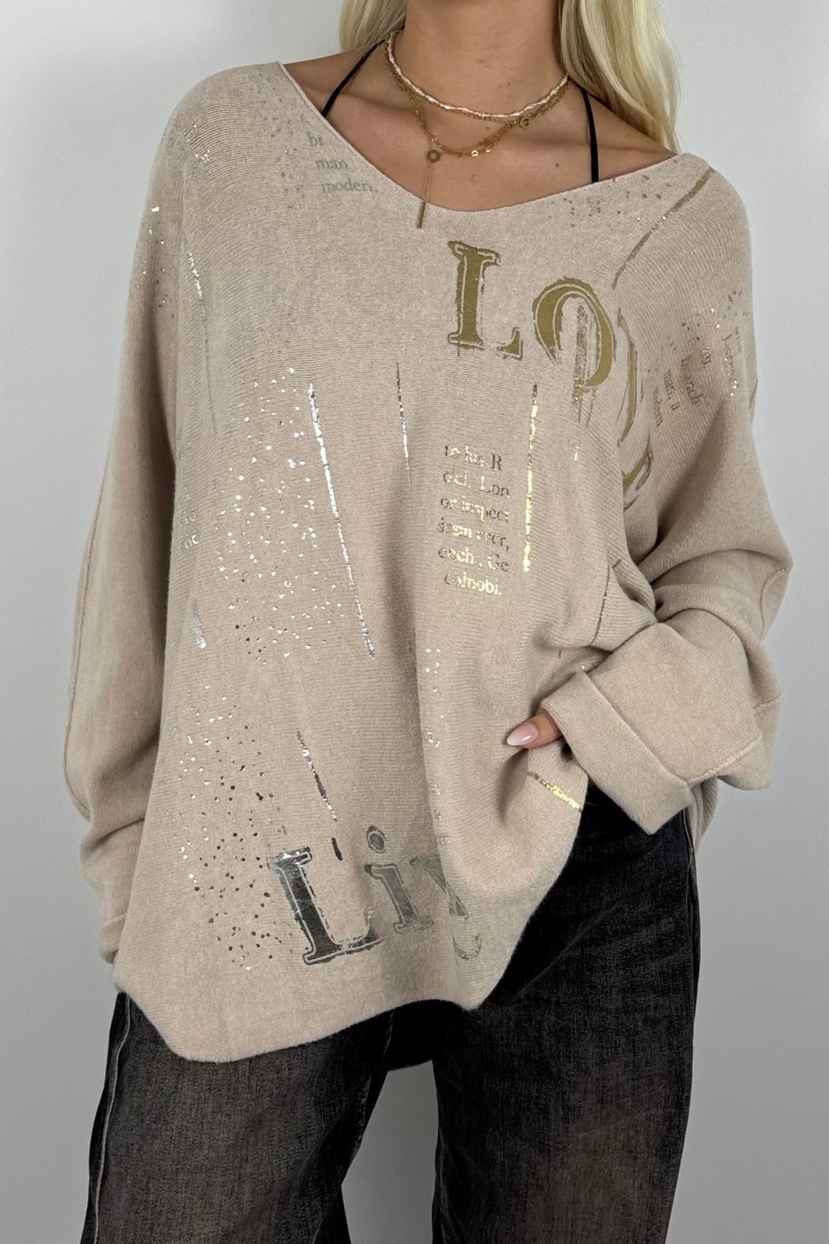 Oversize Shirt mit V-Ausschnitt & Metallic-Print-Beige
