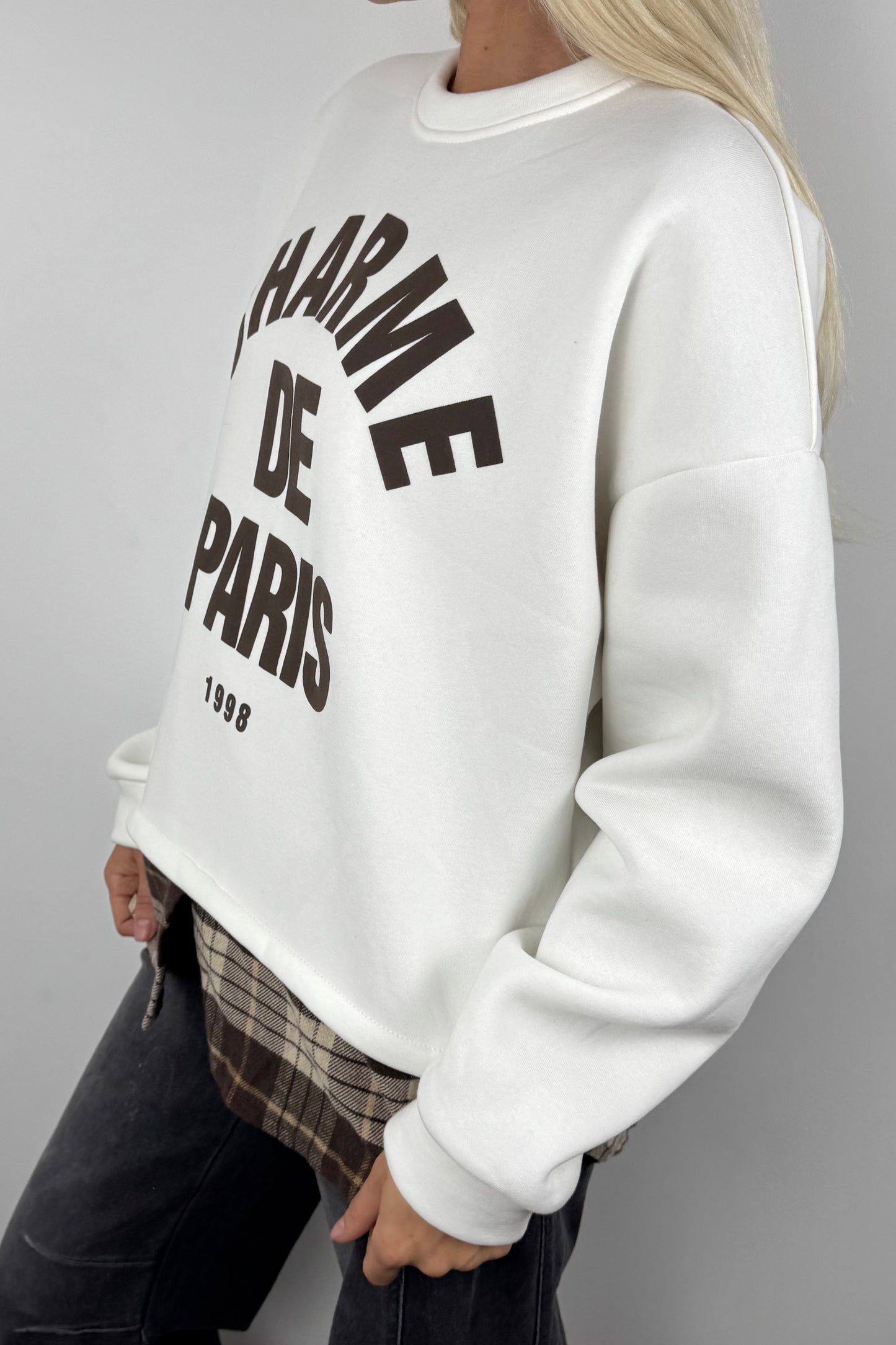 Sweatshirt mit „Charme de Paris“ Print und Karodetail-Weiß