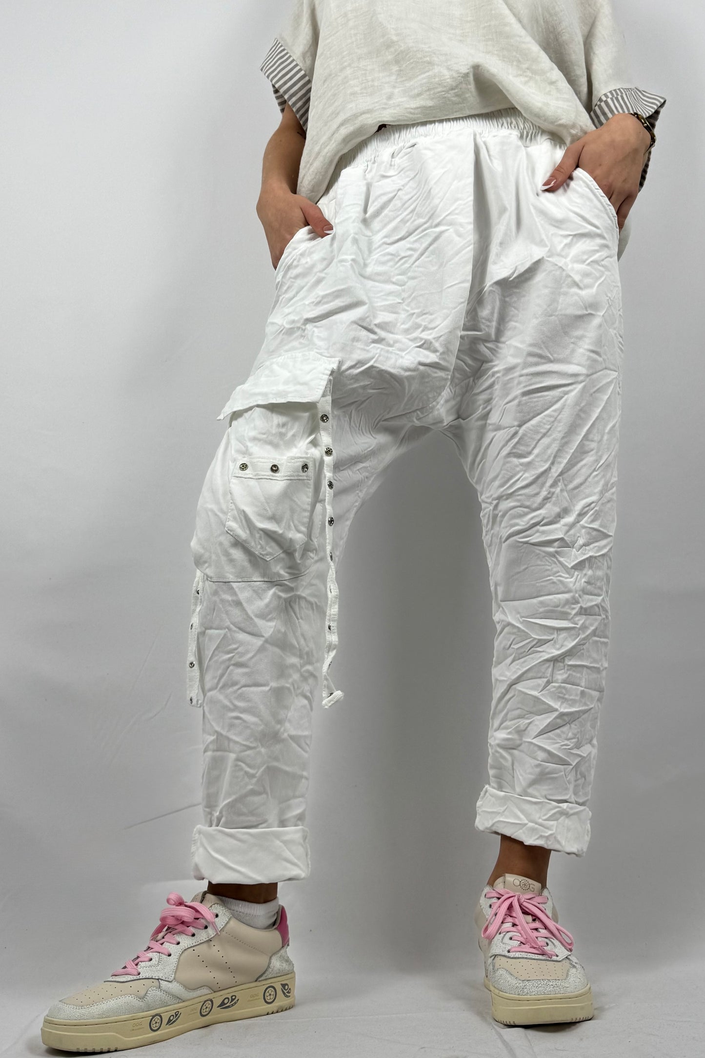 Cargo Hose mit Taschen & Knopfdetails-Weiß