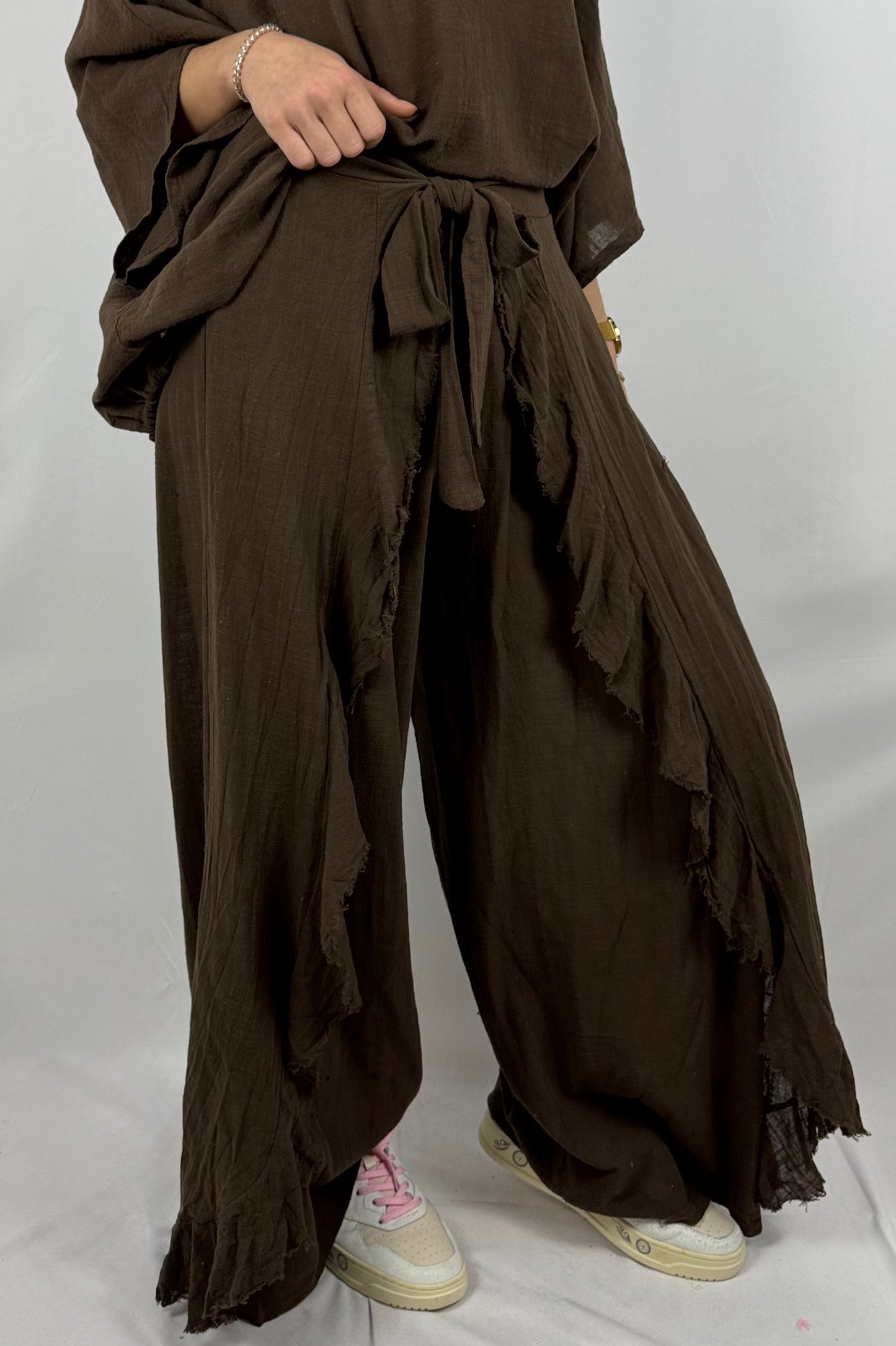 Baumwoll Hose mit Bindegürtel & Volants – Boho Style-Choco