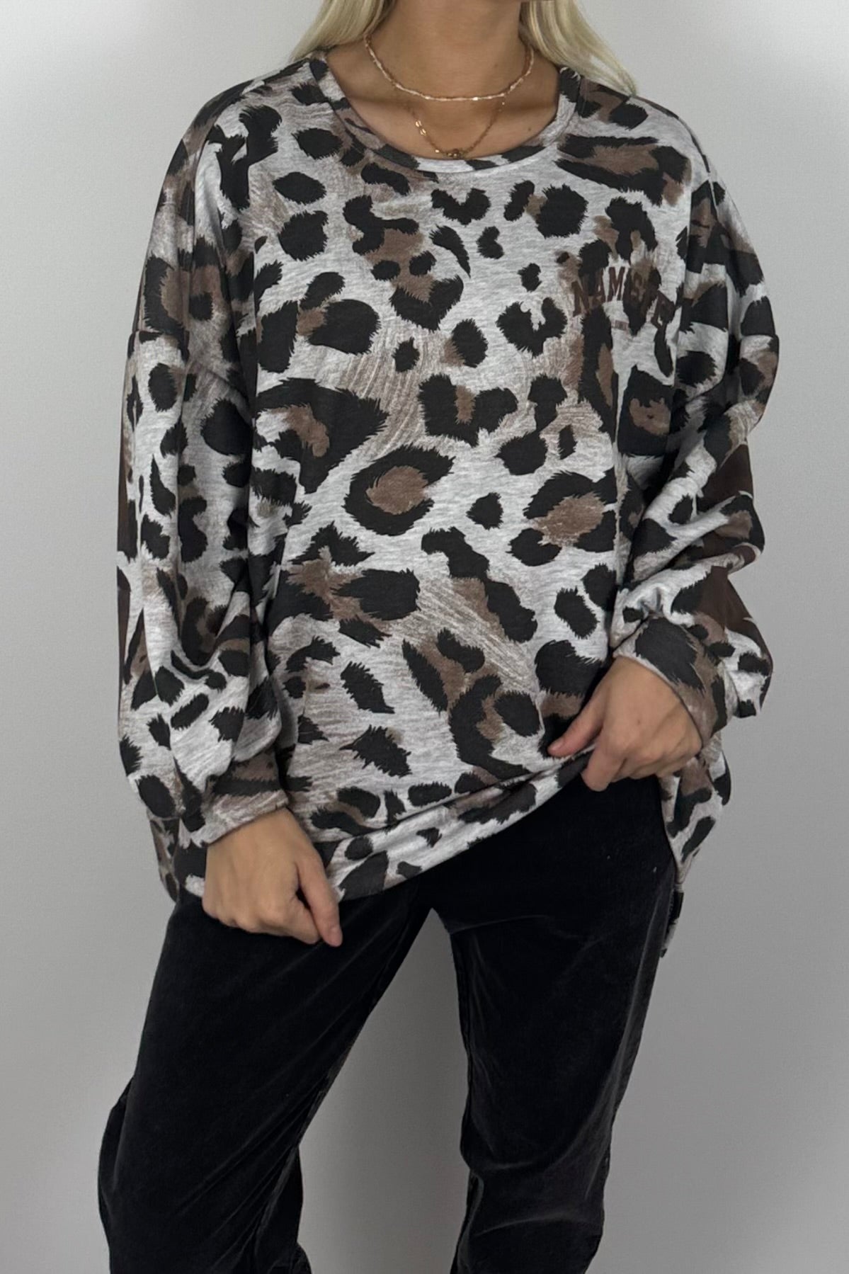 Leo Oversize Sweatshirt „Namaste“-Grau