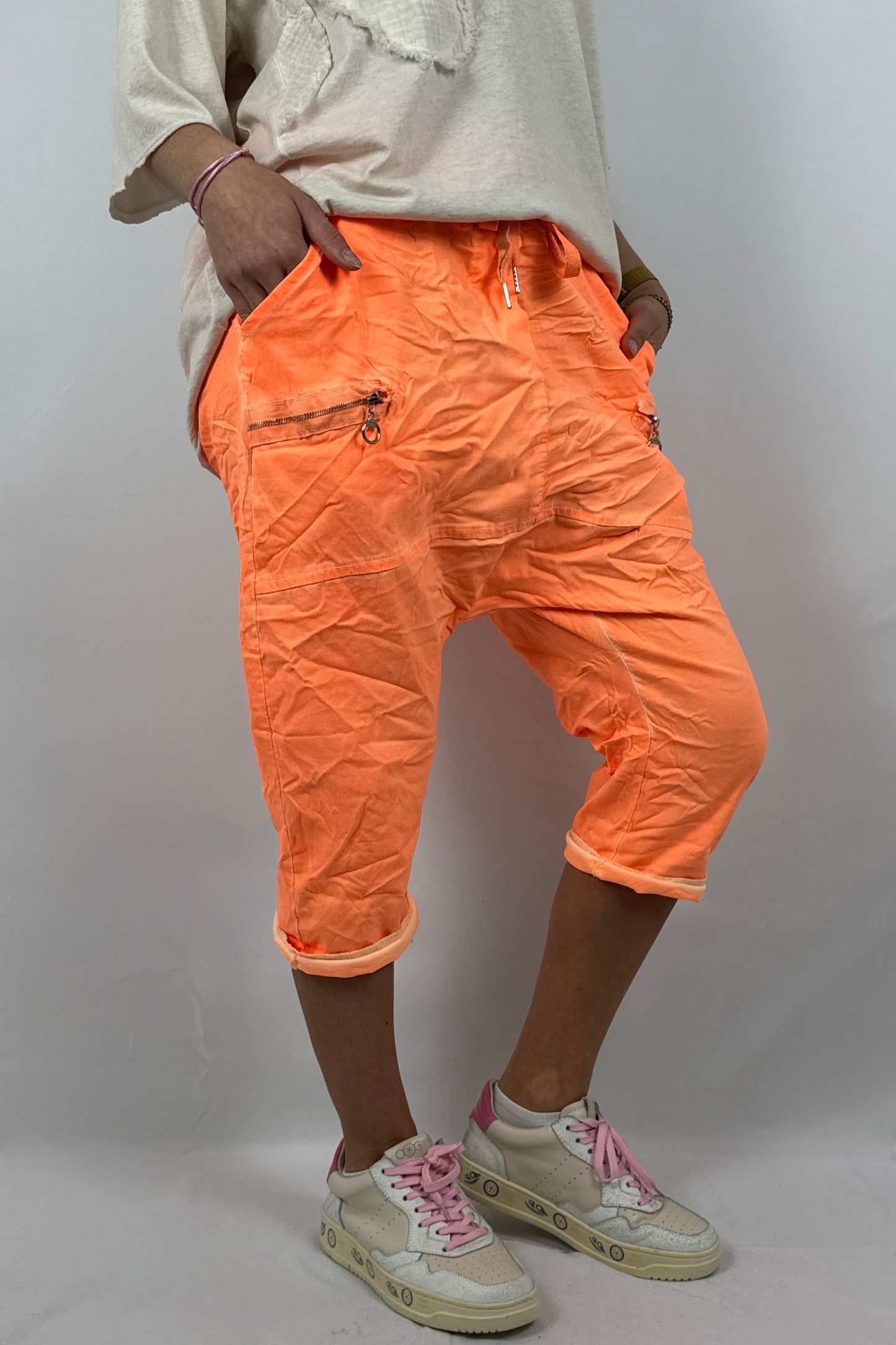 Damen Short mit Reißverschluss Details -Neon Orange