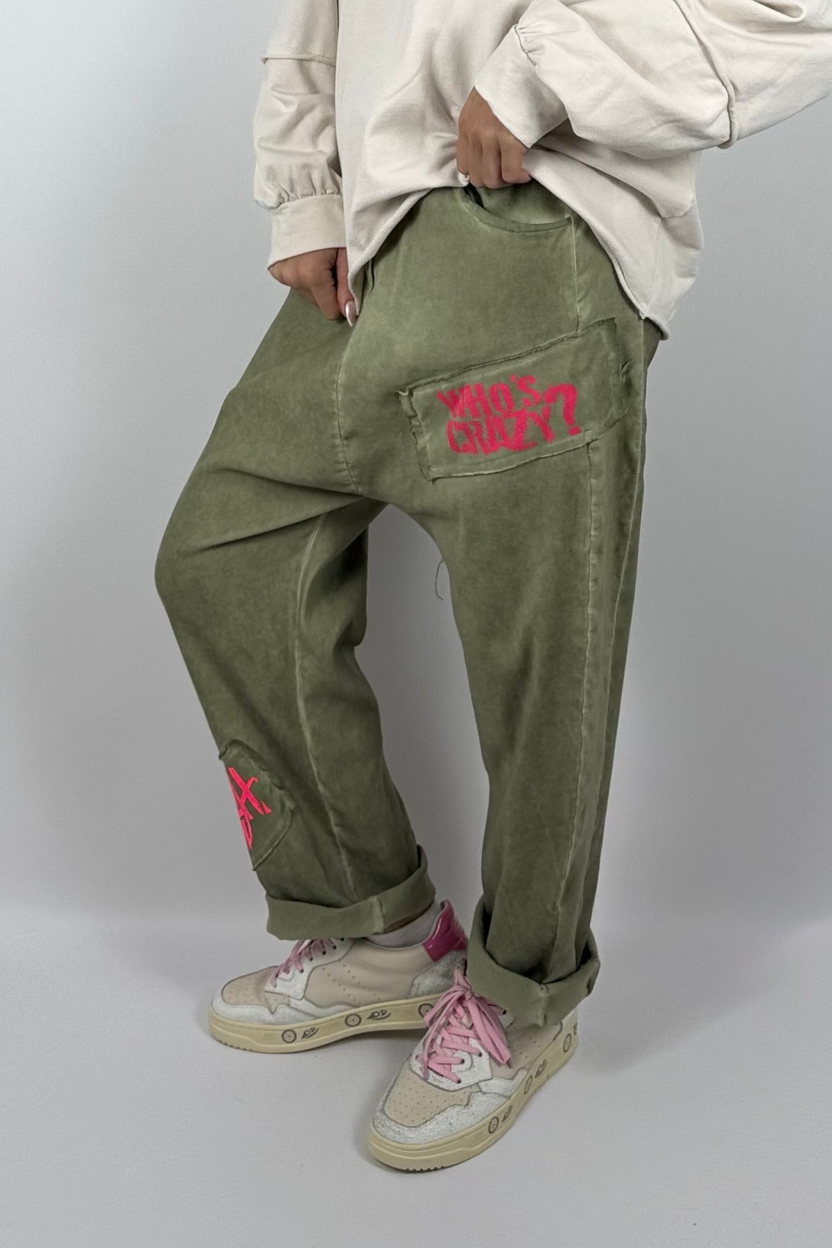 Damen Baggy-Hose mit Statement-Print-Khaki