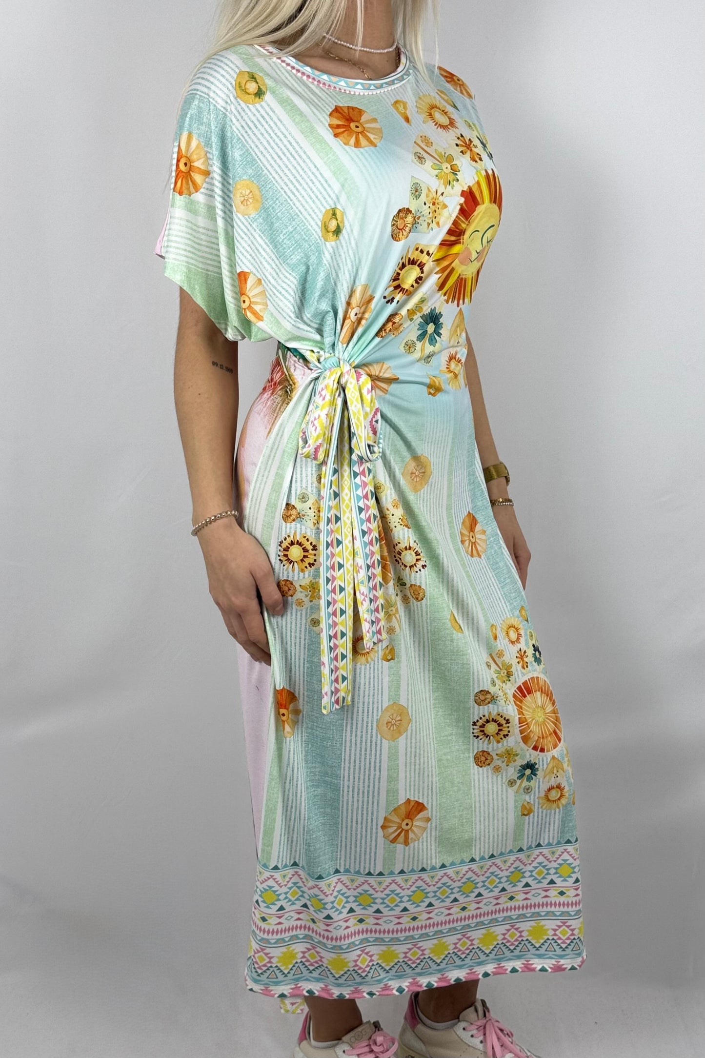 Kleid mit Print Mix – Lockerer Sommer Style