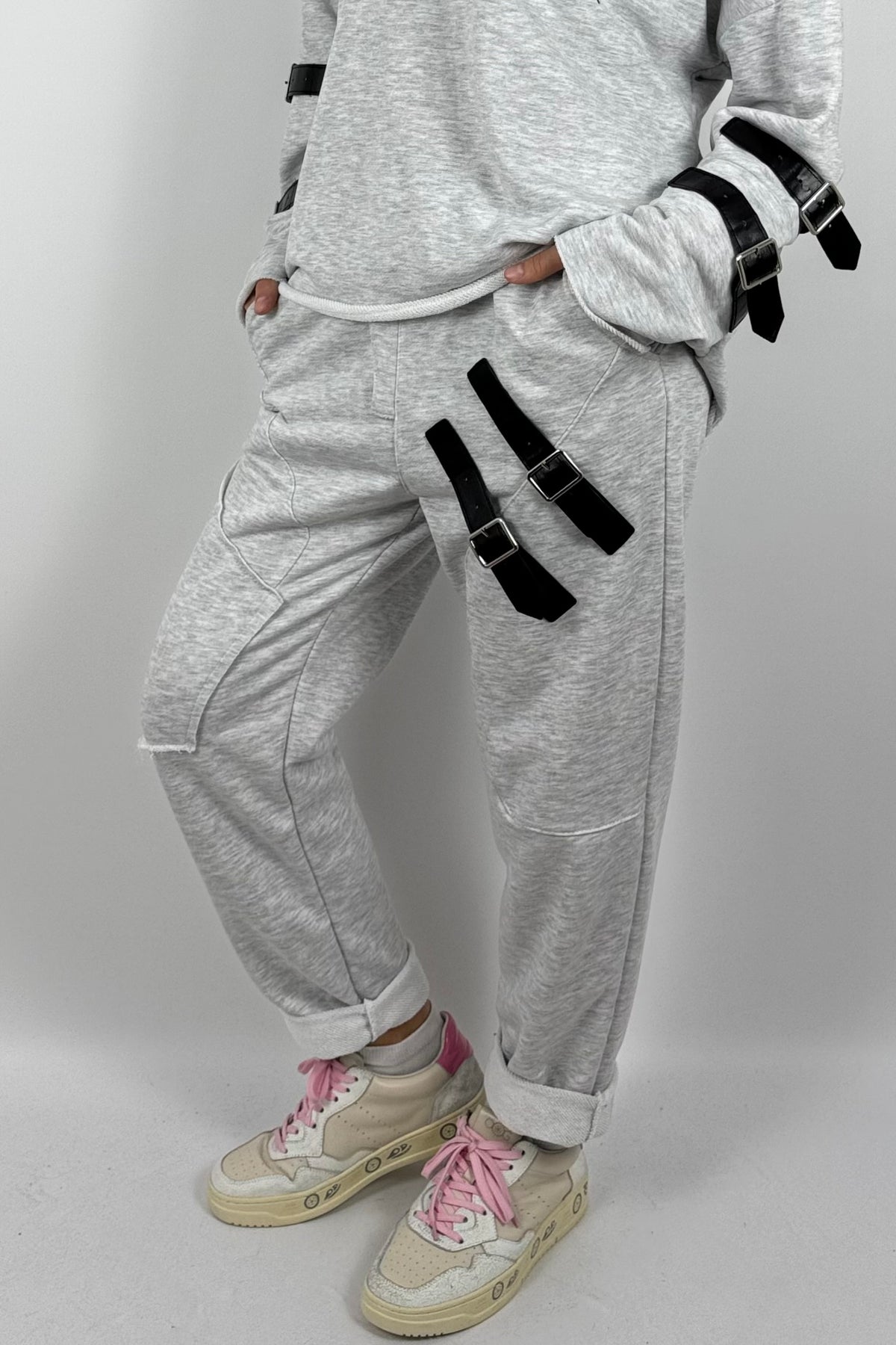 Lässige Oversize Jogginghose mit Schnallen-Details – Grau