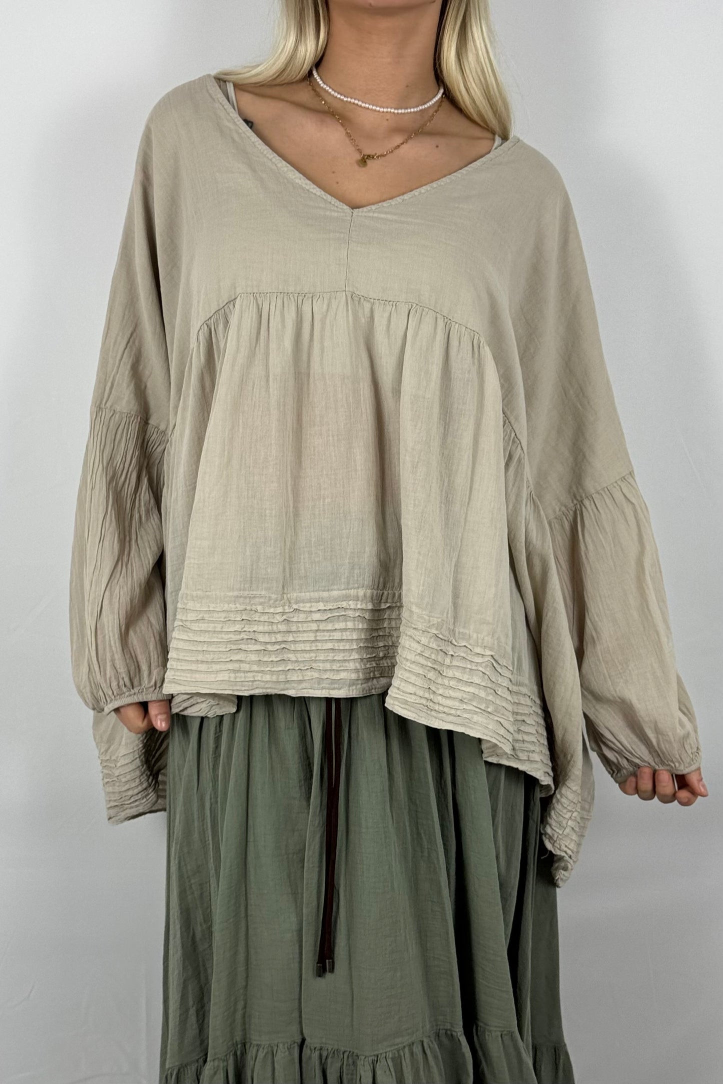 Oversize Bluse mit Volant – 100% Baumwolle-Beige