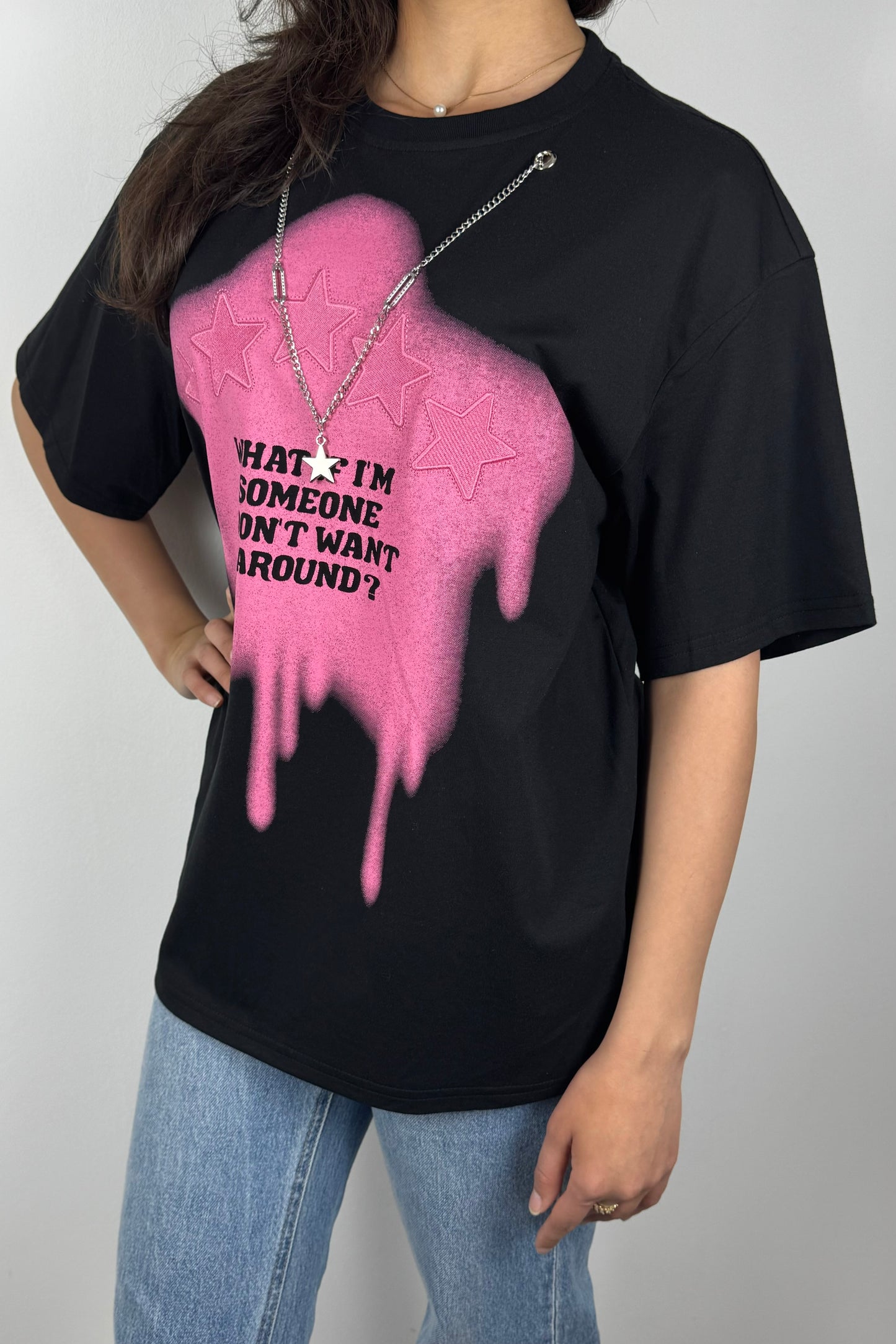 Oversize Statement-T-Shirt mit Kette – „What if I’m someone…?“