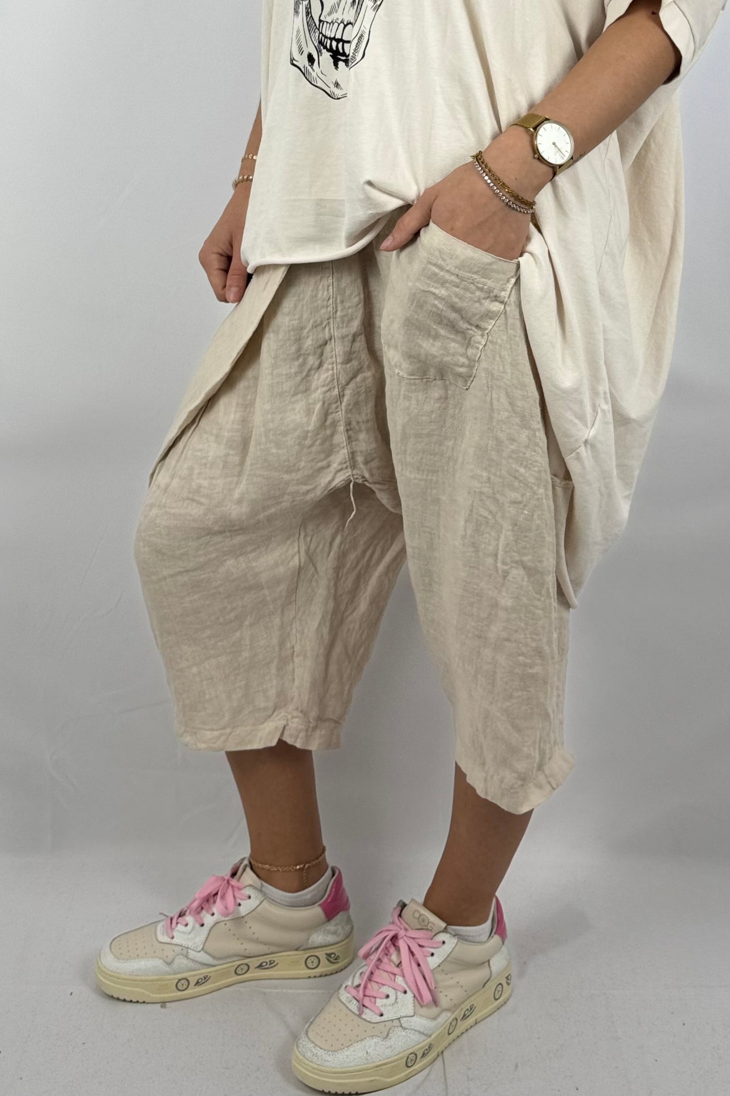 Leinen-Shorts mit Skull-Print & Neon-Details-Beige