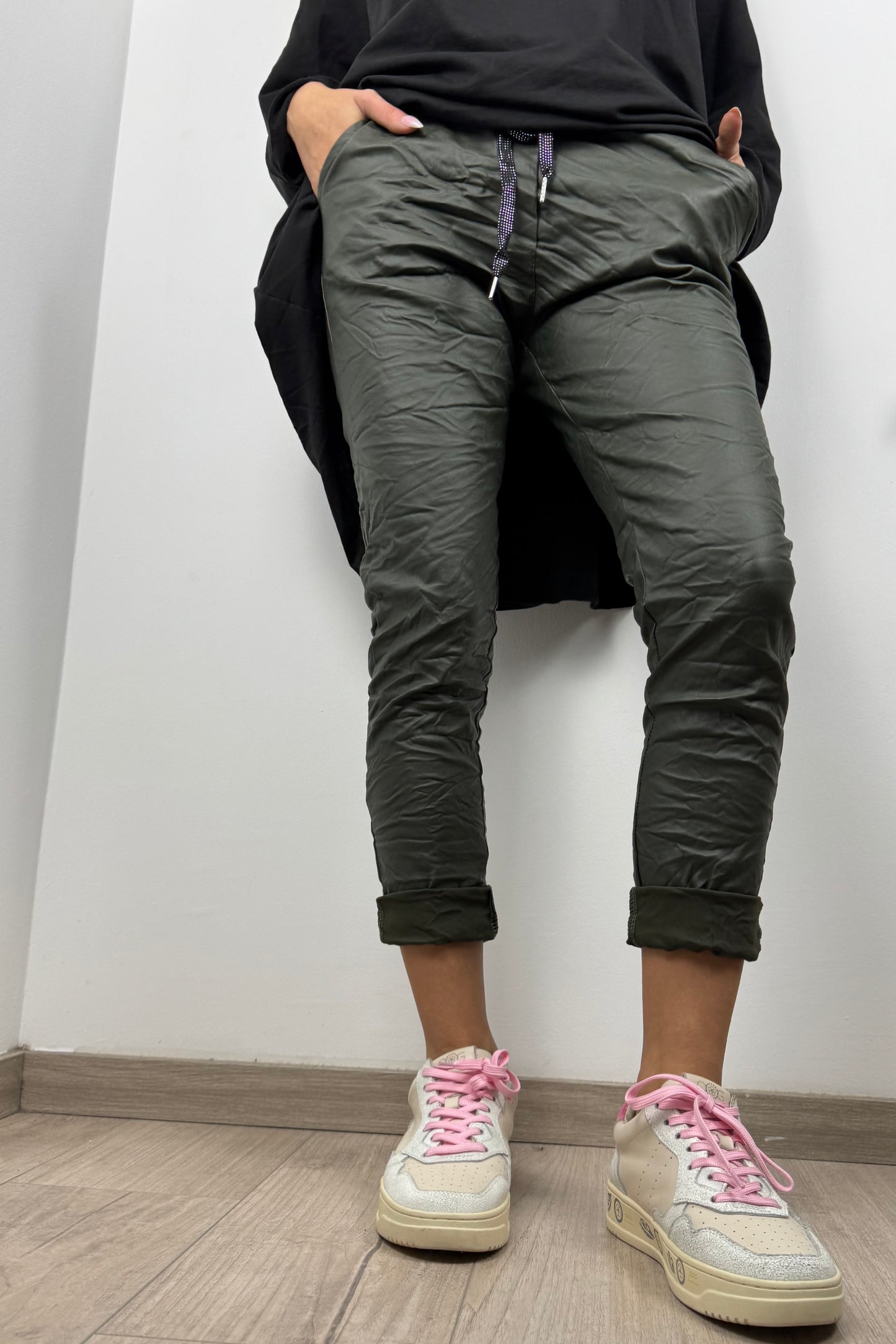 Glanz-Effekt Jogpants mit Kordelzug –Khaki