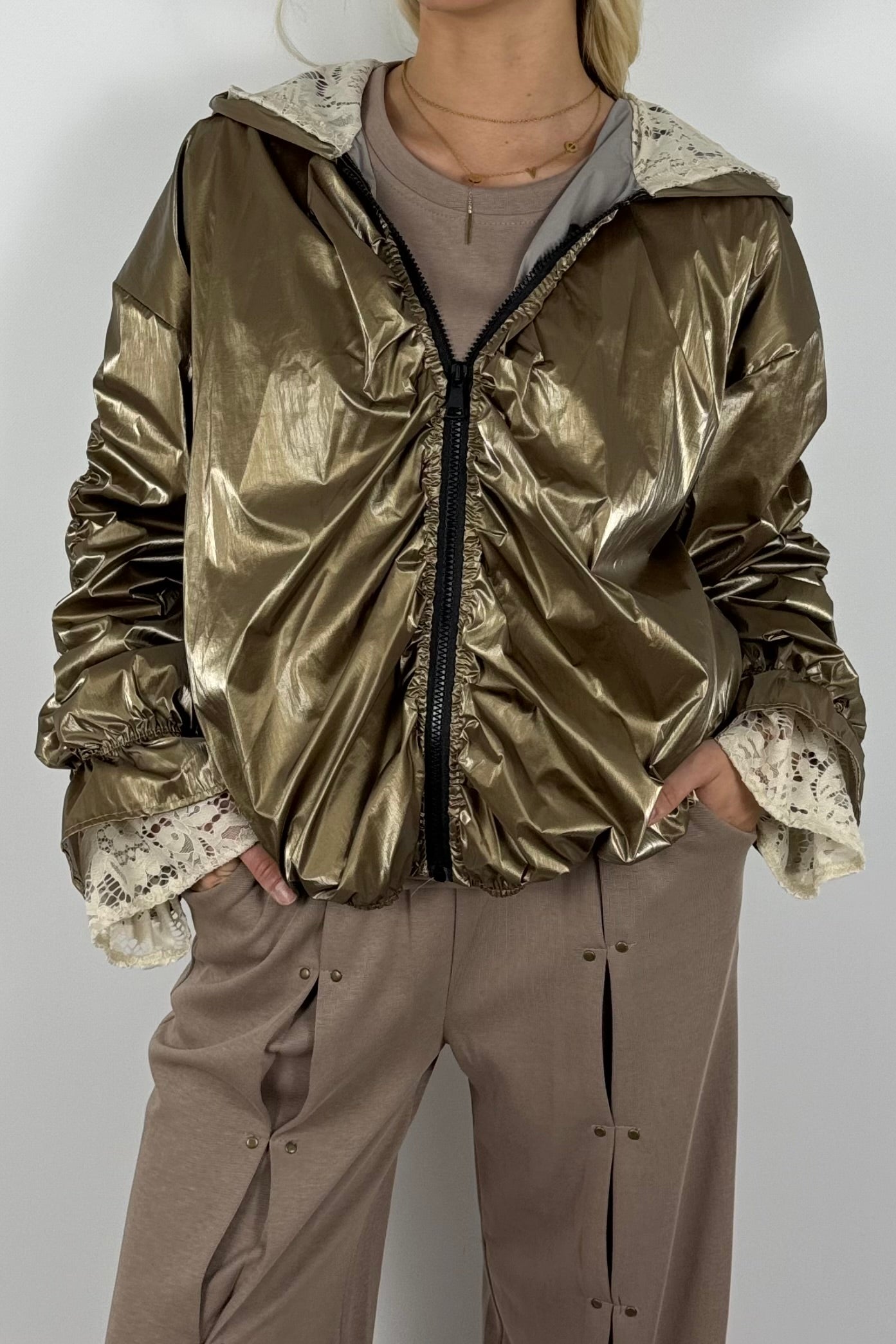 Damen Glanz-Jacke mit Kapuze – Metallic Look - gold