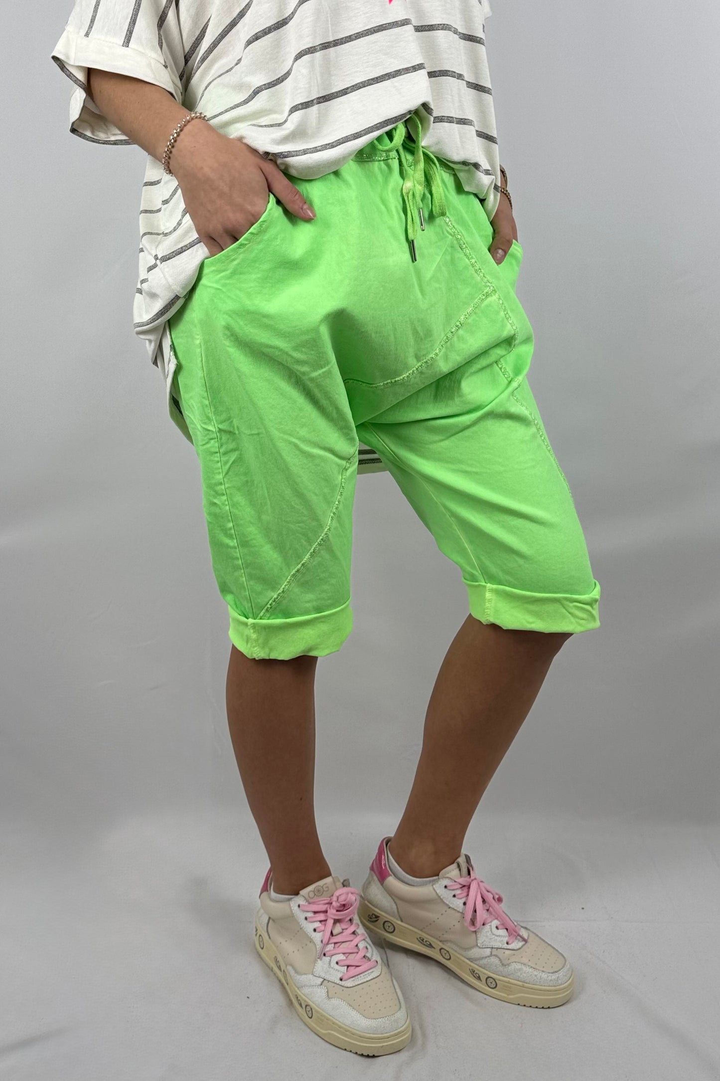 Short mit Ziernähten – Sportlicher Oversize Fit-Neon grün