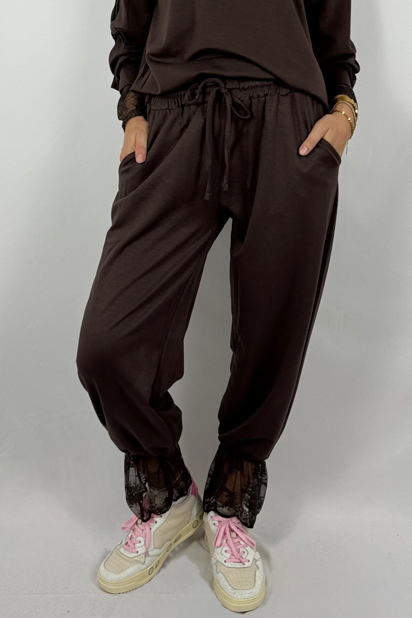 Damen Hose mit Spitze – Oversize-Schoko