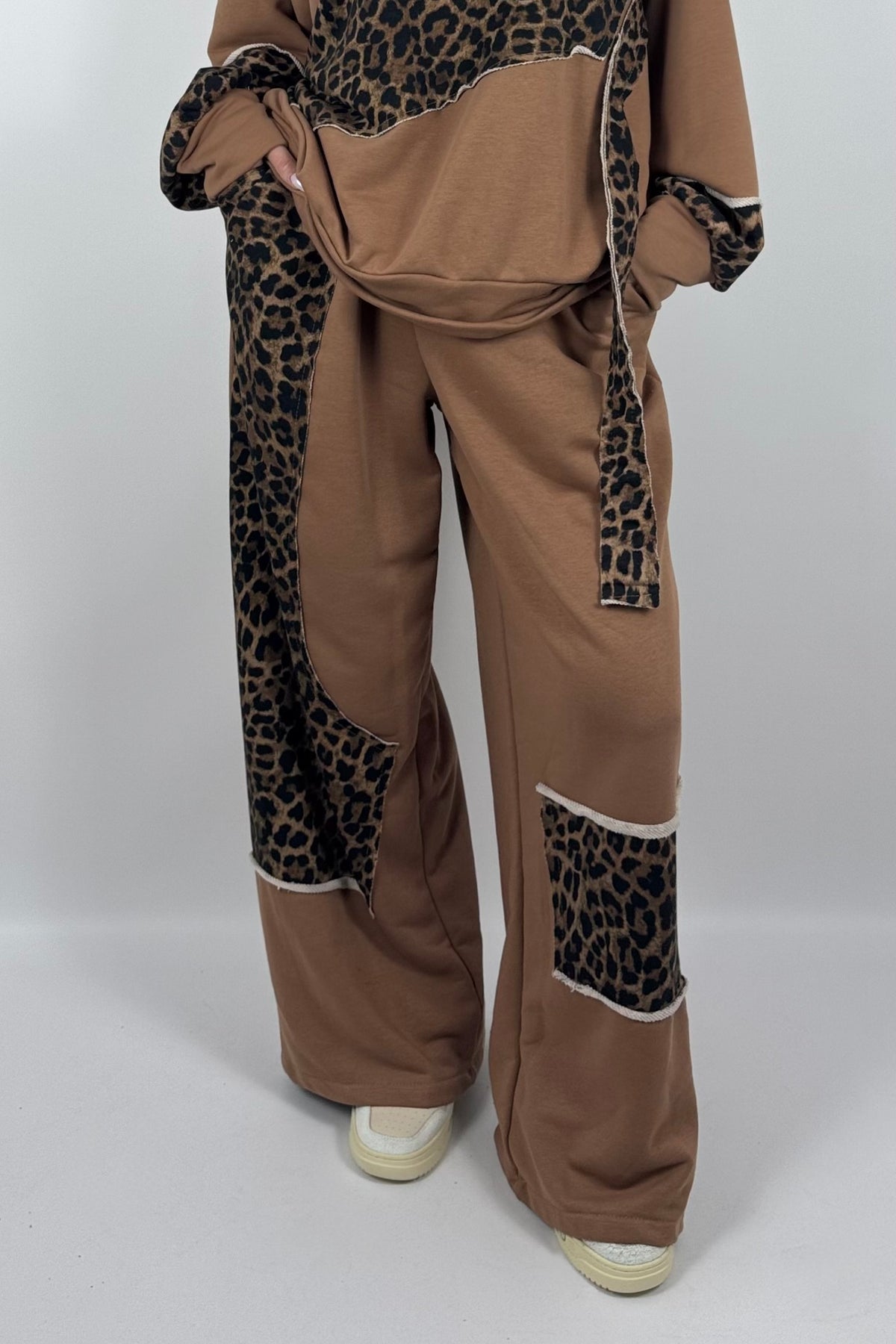 Damen Wide-Leg Hose mit Leo-Muster & Patchwork-Design –Kamel