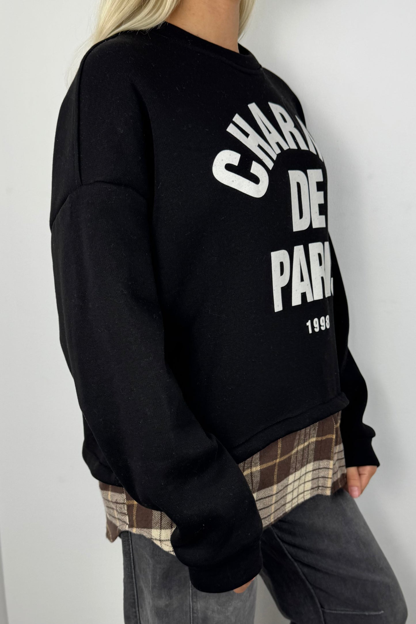 Sweatshirt mit „Charme de Paris“ Print und Karodetail-Schwarz