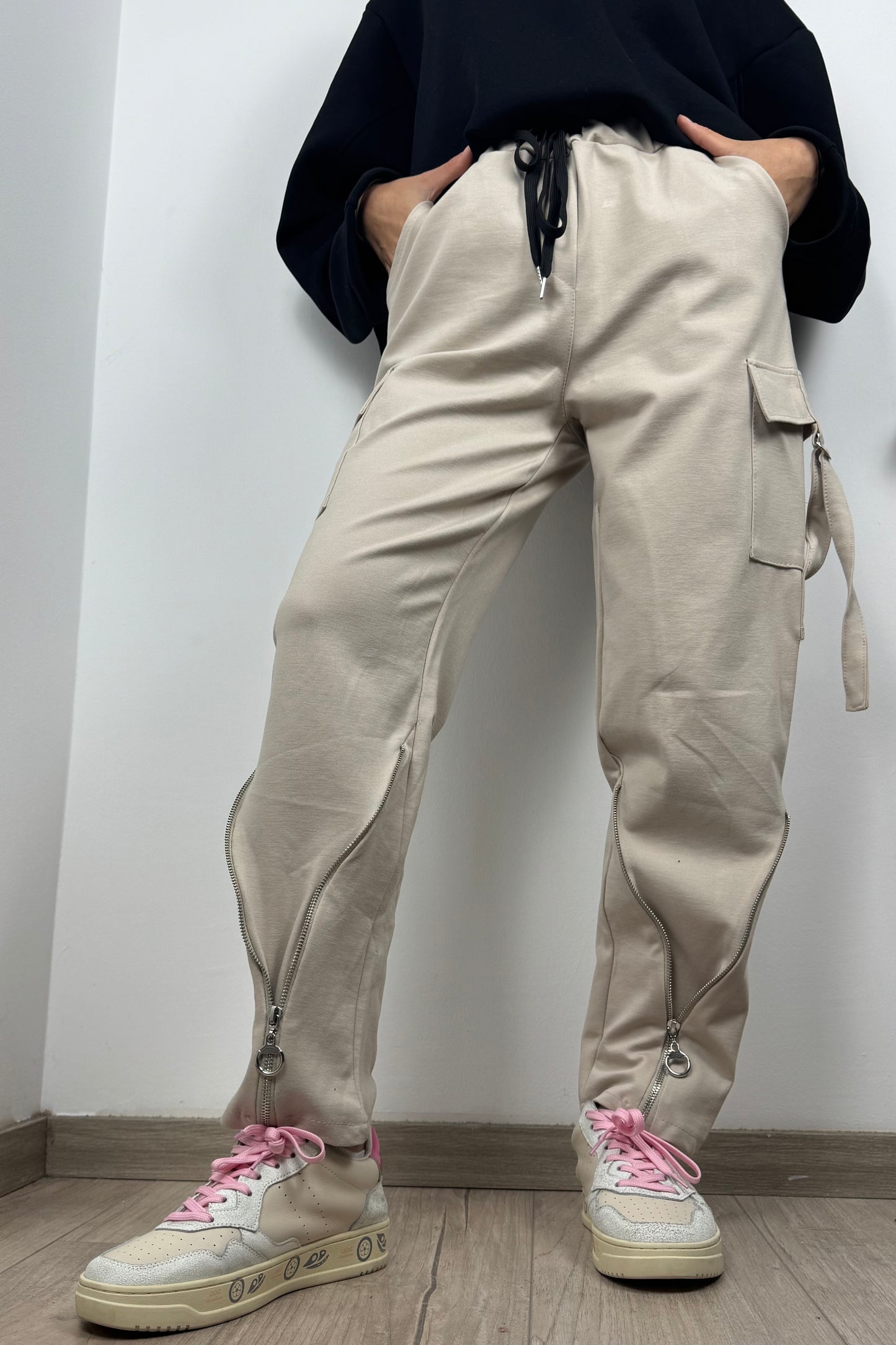 Damen Cargo Jogginghose mit Reißverschluss-Details und elastischem Bund –Beige