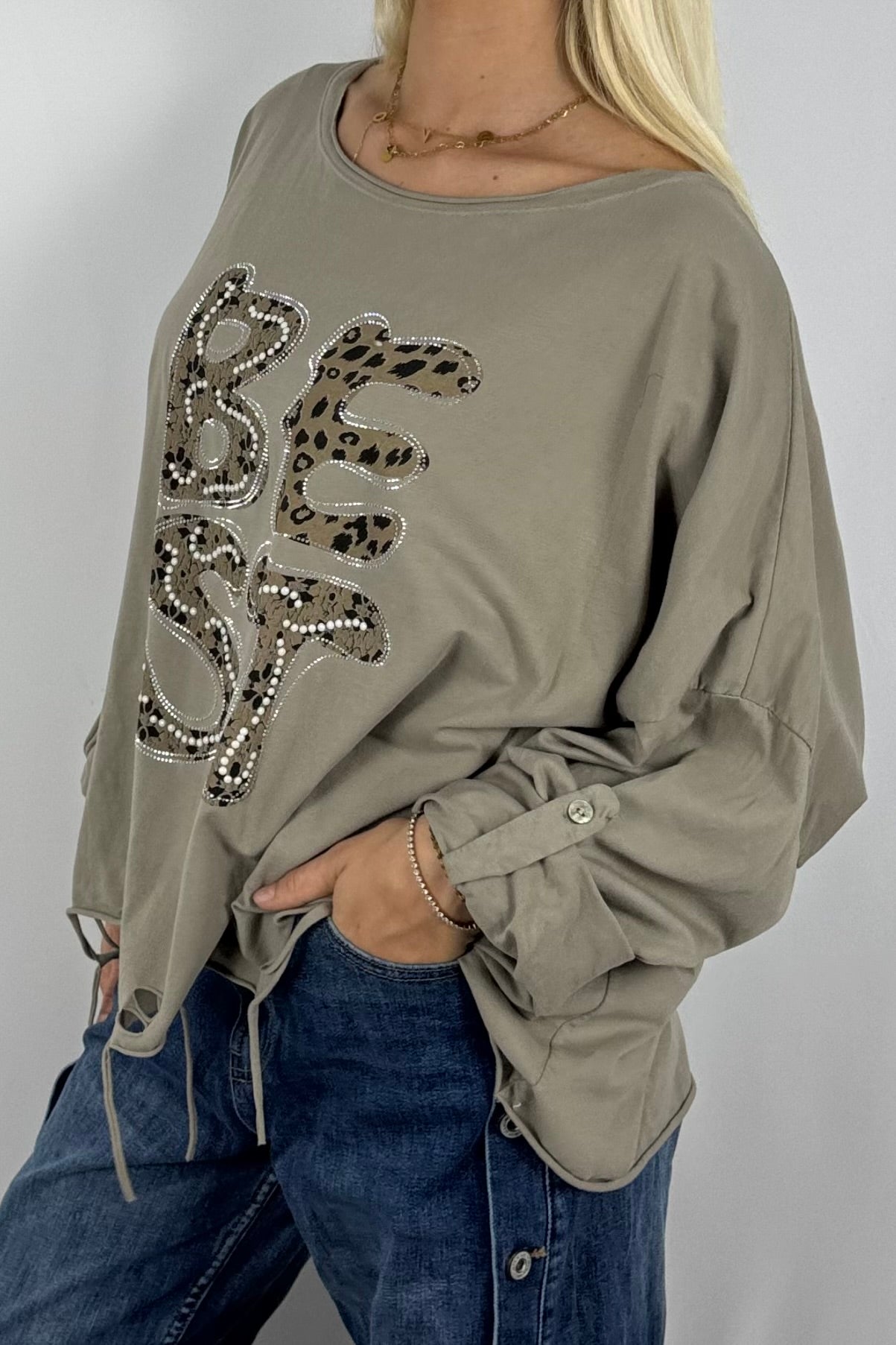Oversize-Shirt „BEST“ mit Leo-Print und Strass-Details-Mud