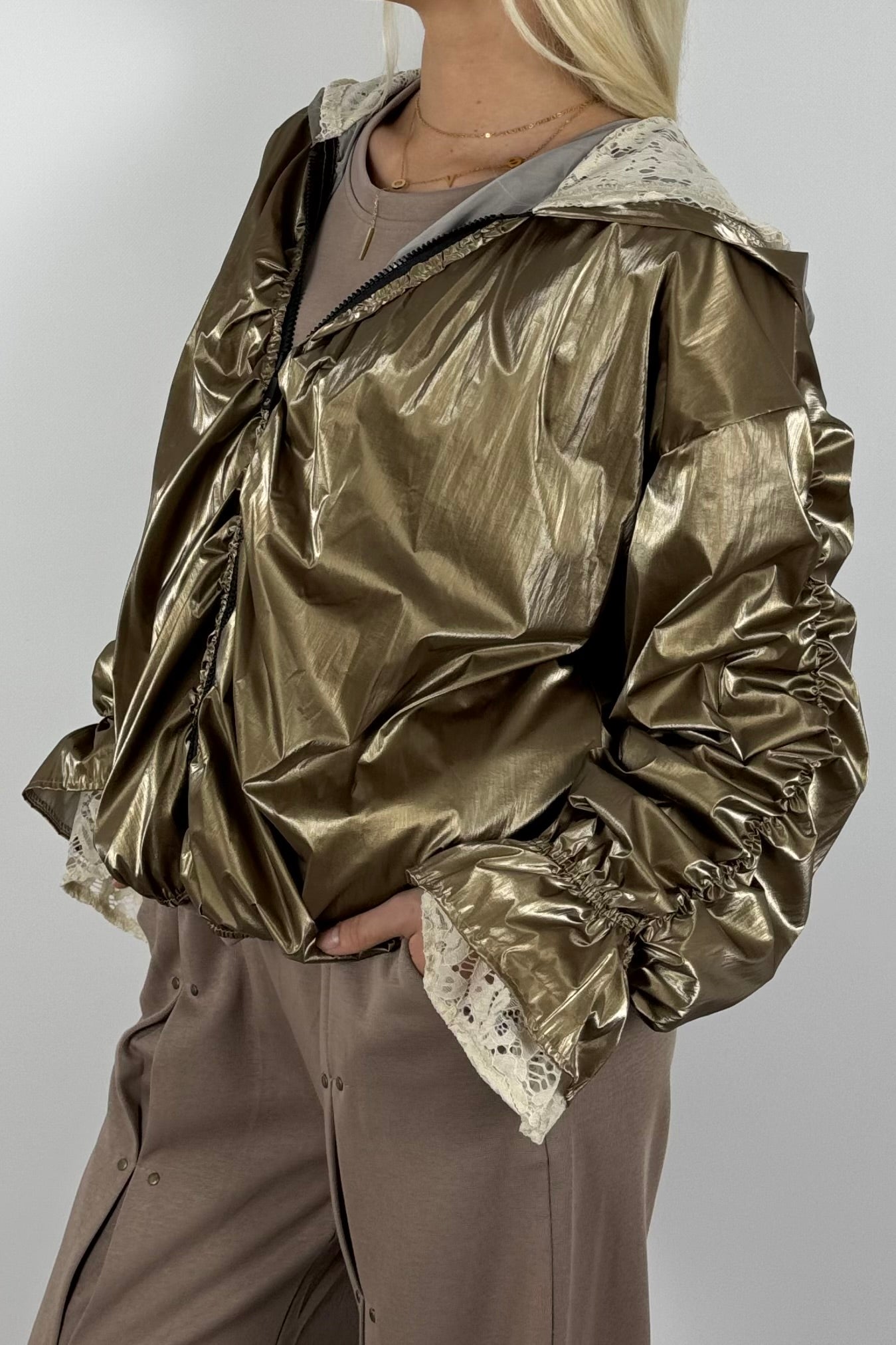 Damen Glanz-Jacke mit Kapuze – Metallic Look - gold