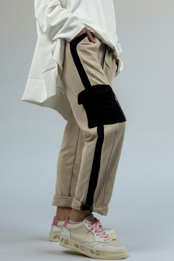 Hose mit Kontrastdetails & Reißverschlusstaschen-Beige