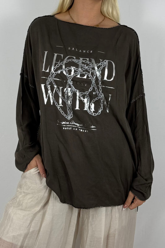 Oversize-Shirt mit Frontprint und Kettendetail-Schoko